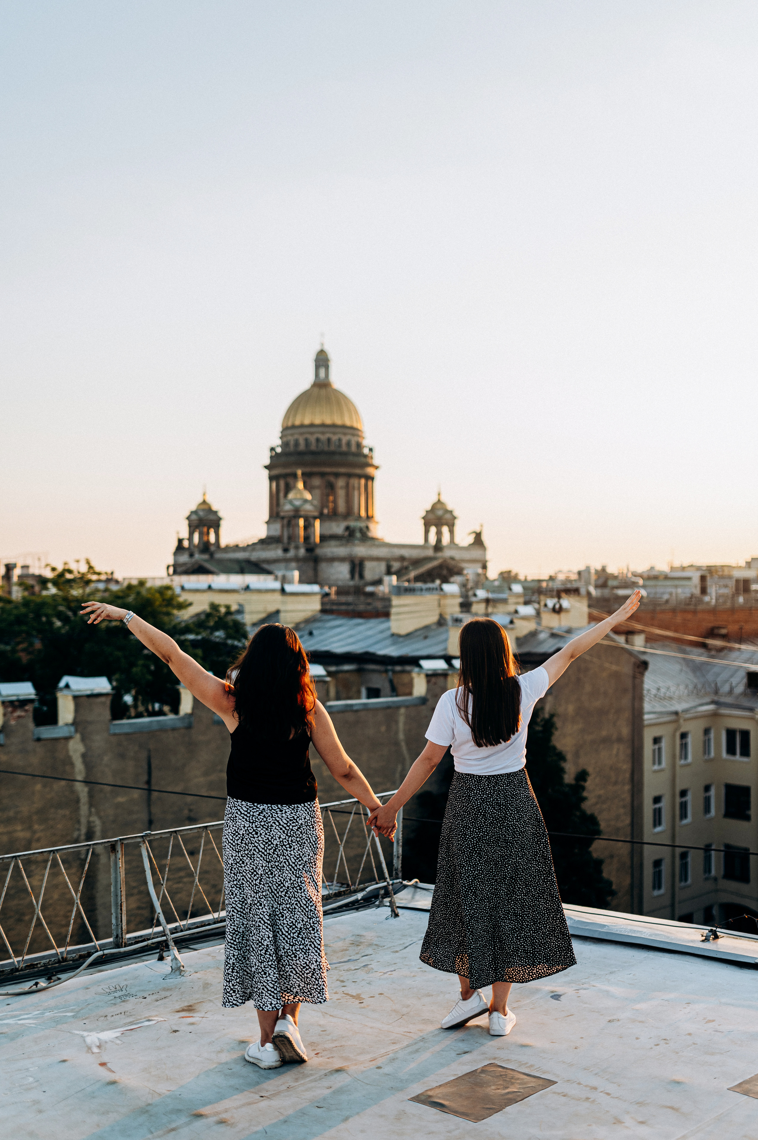 Две подруги крыша СПБ (Таня+Таня). Фотограф ПИТЕР СПБ Надежда Баранова