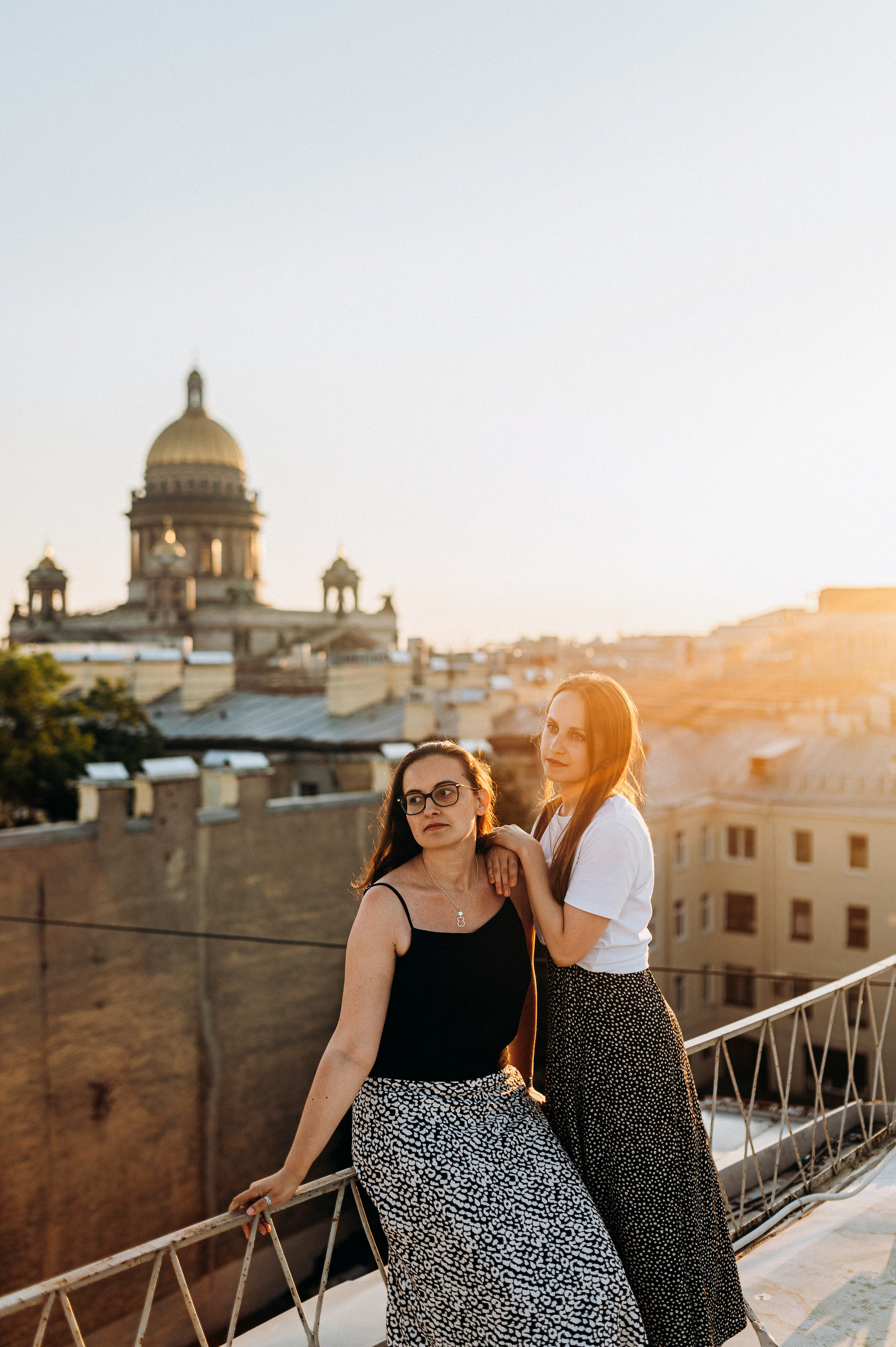 Две подруги крыша СПБ (Таня+Таня). Фотограф ПИТЕР СПБ Надежда Баранова