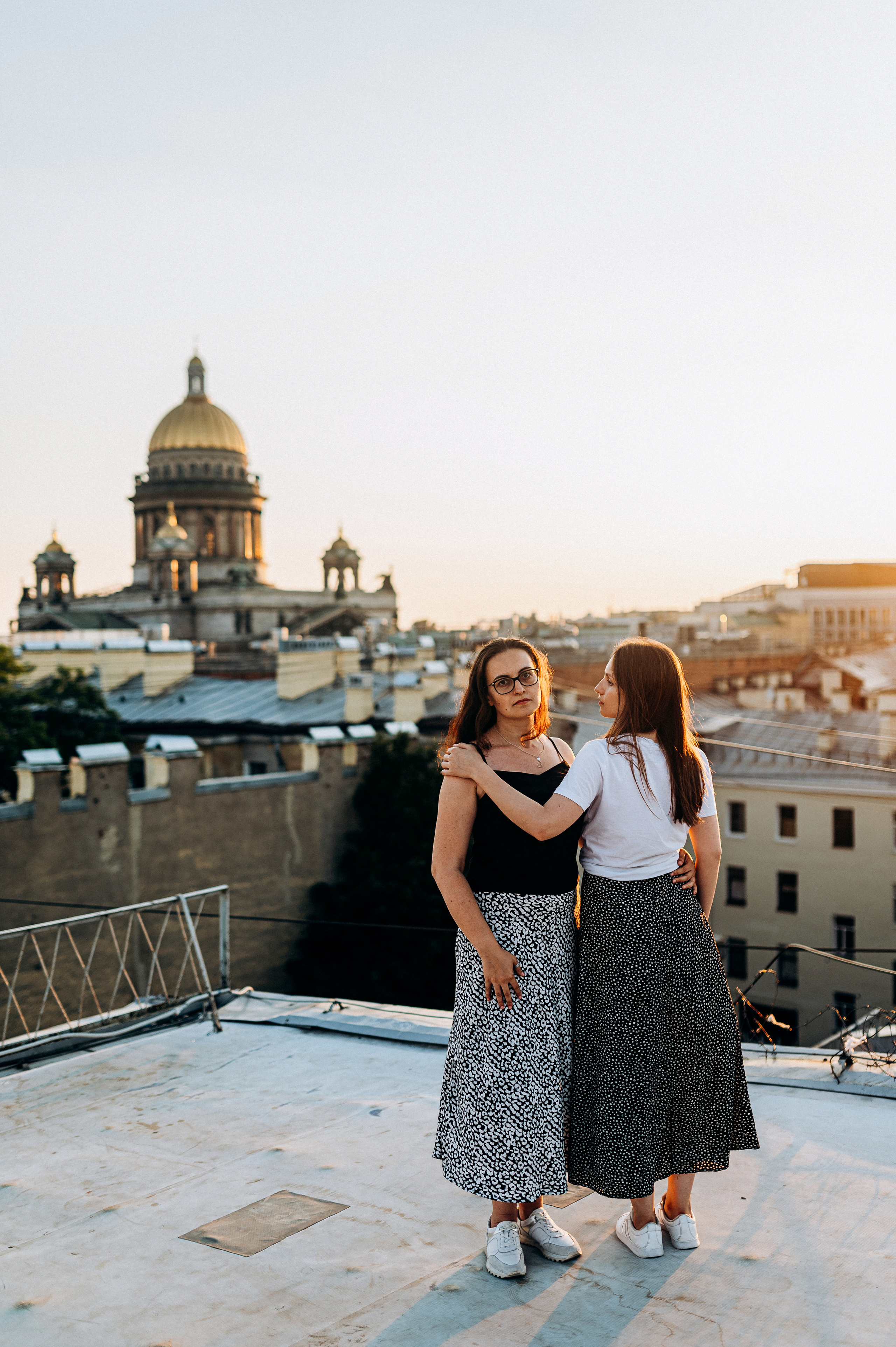 Две подруги крыша СПБ (Таня+Таня). Фотограф ПИТЕР СПБ Надежда Баранова