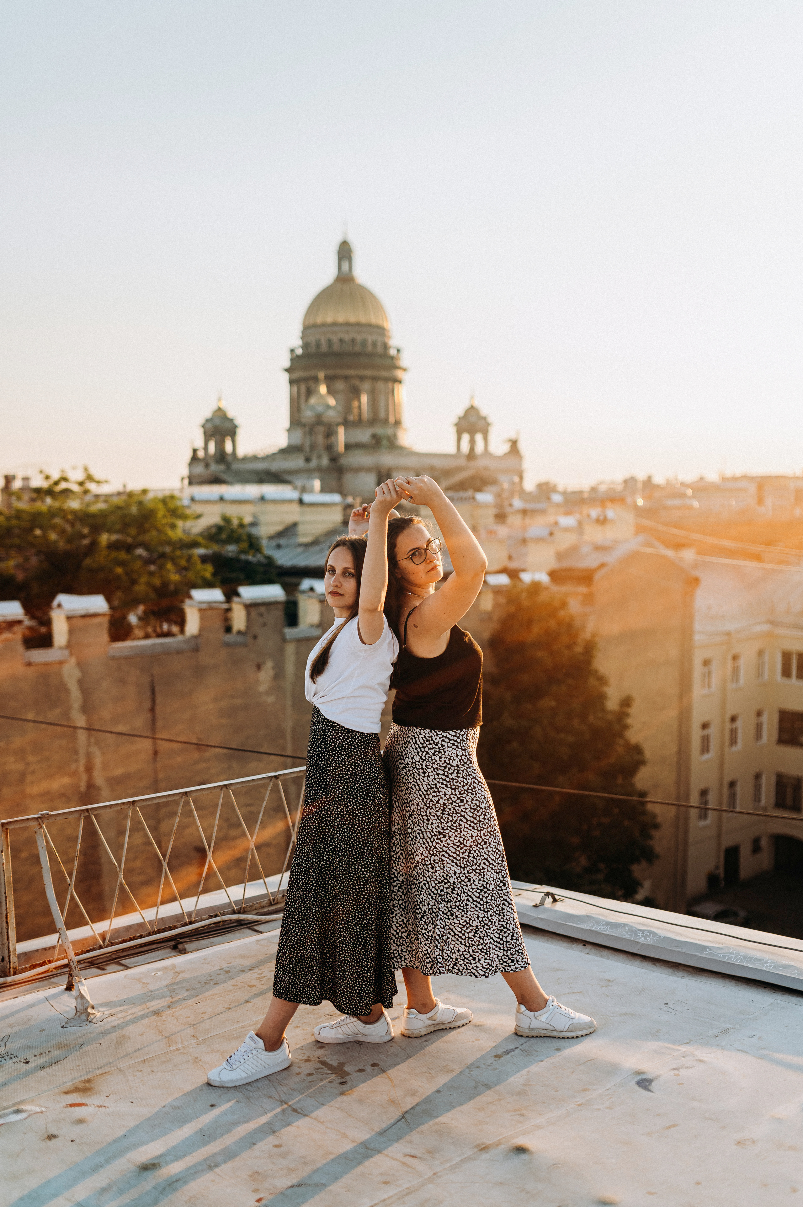 Две подруги крыша СПБ (Таня+Таня). Фотограф ПИТЕР СПБ Надежда Баранова