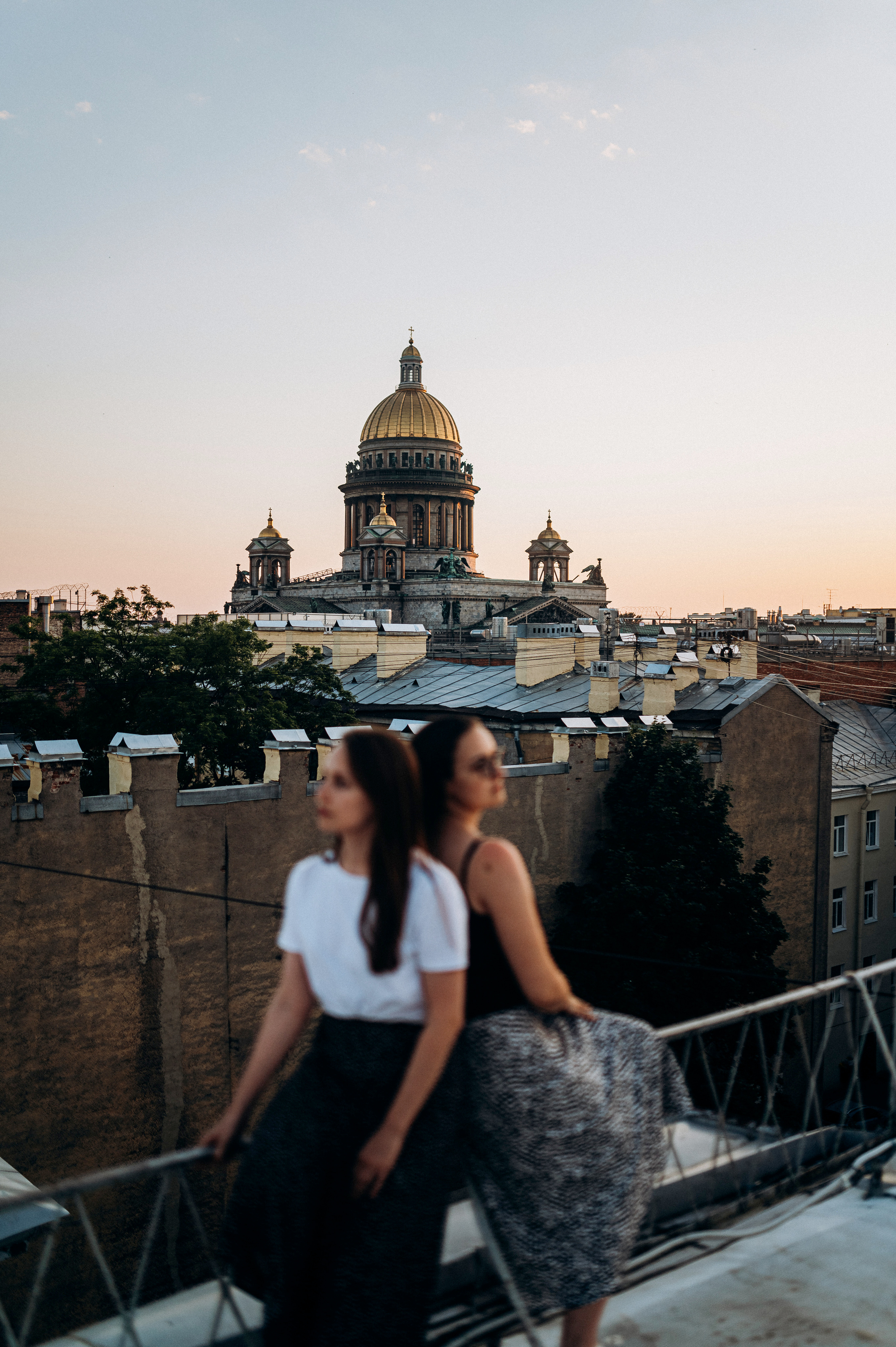 Две подруги крыша СПБ (Таня+Таня). Фотограф ПИТЕР СПБ Надежда Баранова
