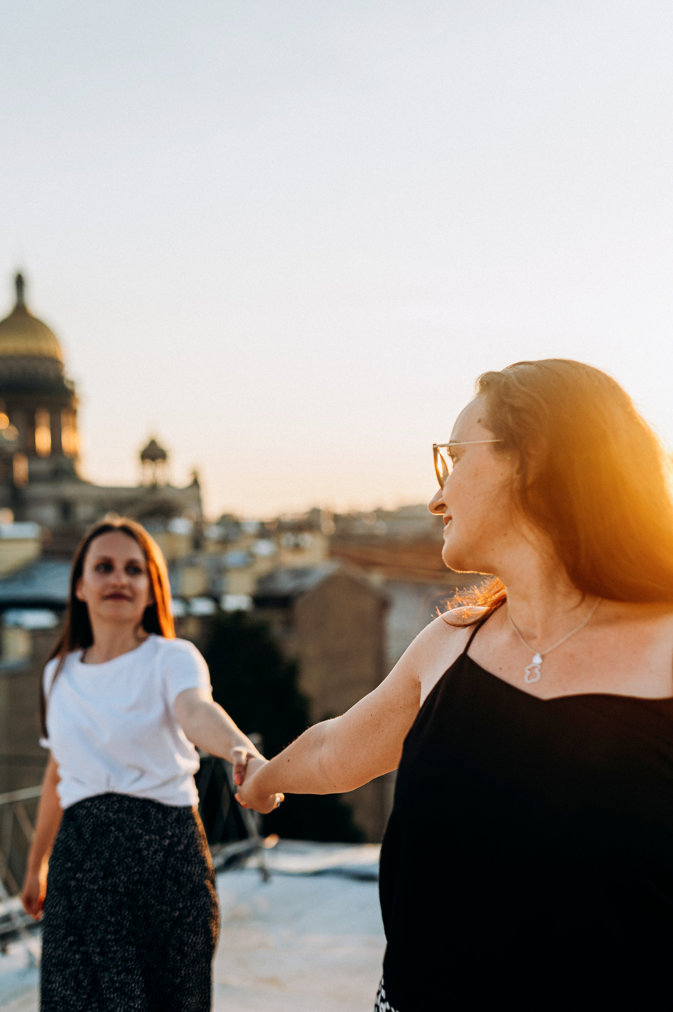 Две подруги крыша СПБ (Таня+Таня). Фотограф ПИТЕР СПБ Надежда Баранова