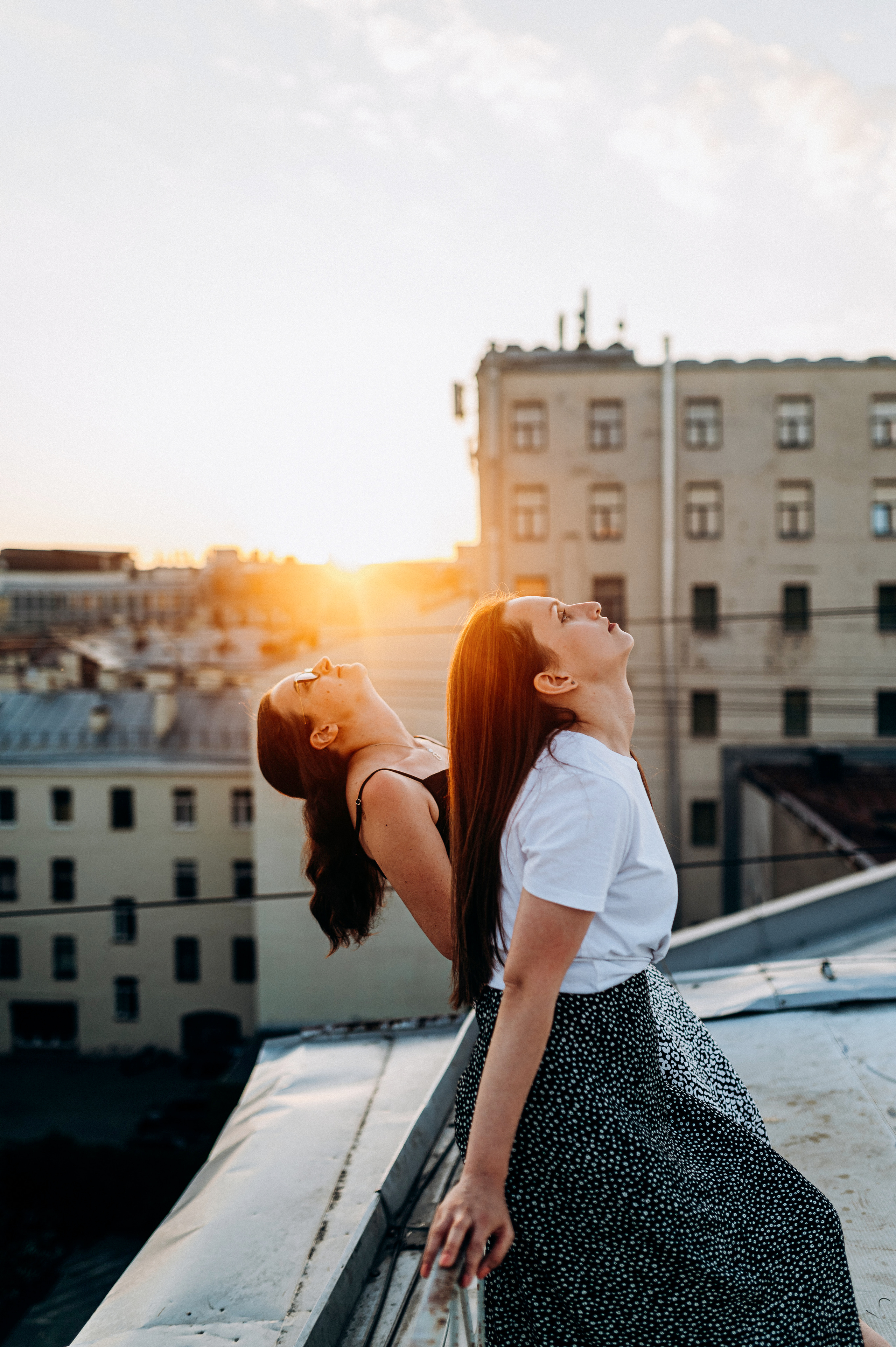 Две подруги крыша СПБ (Таня+Таня). Фотограф ПИТЕР СПБ Надежда Баранова