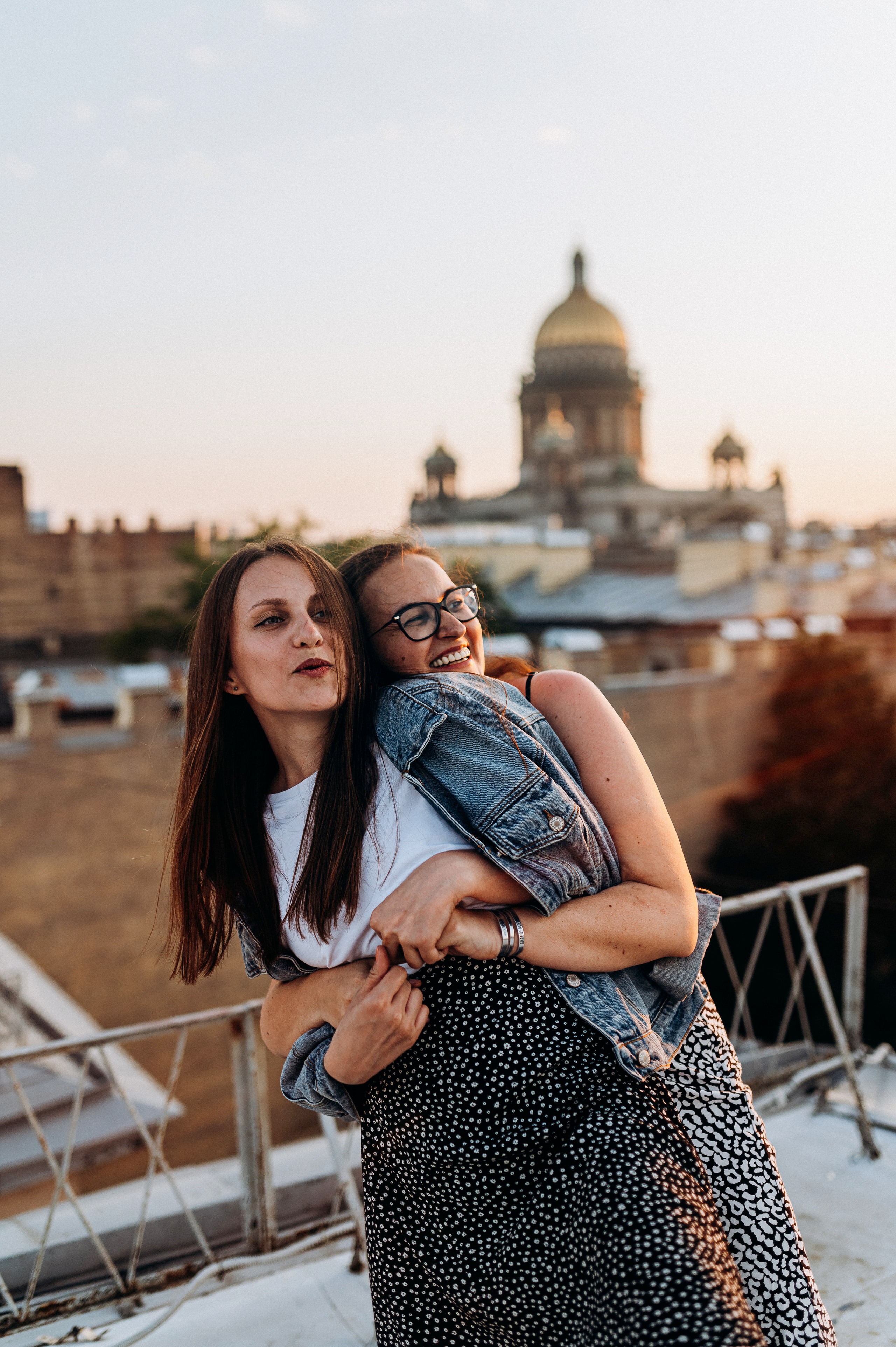 Две подруги крыша СПБ (Таня+Таня). Фотограф ПИТЕР СПБ Надежда Баранова