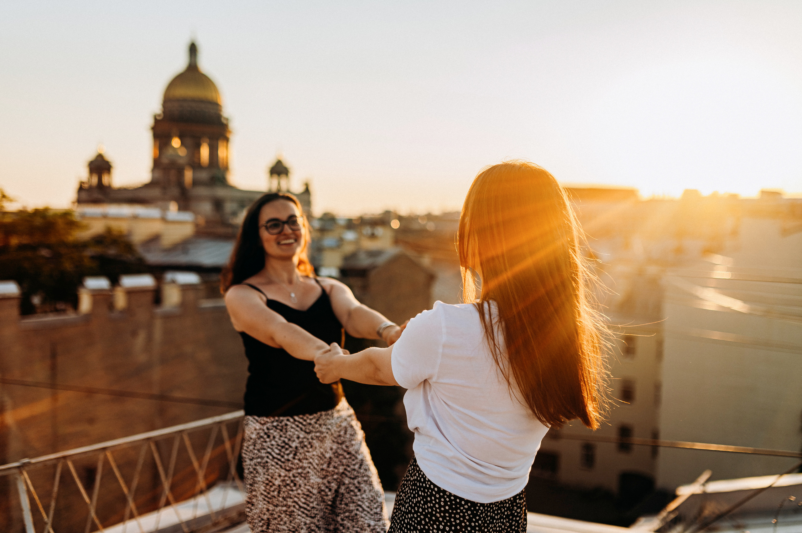 Две подруги крыша СПБ (Таня+Таня). Фотограф ПИТЕР СПБ Надежда Баранова