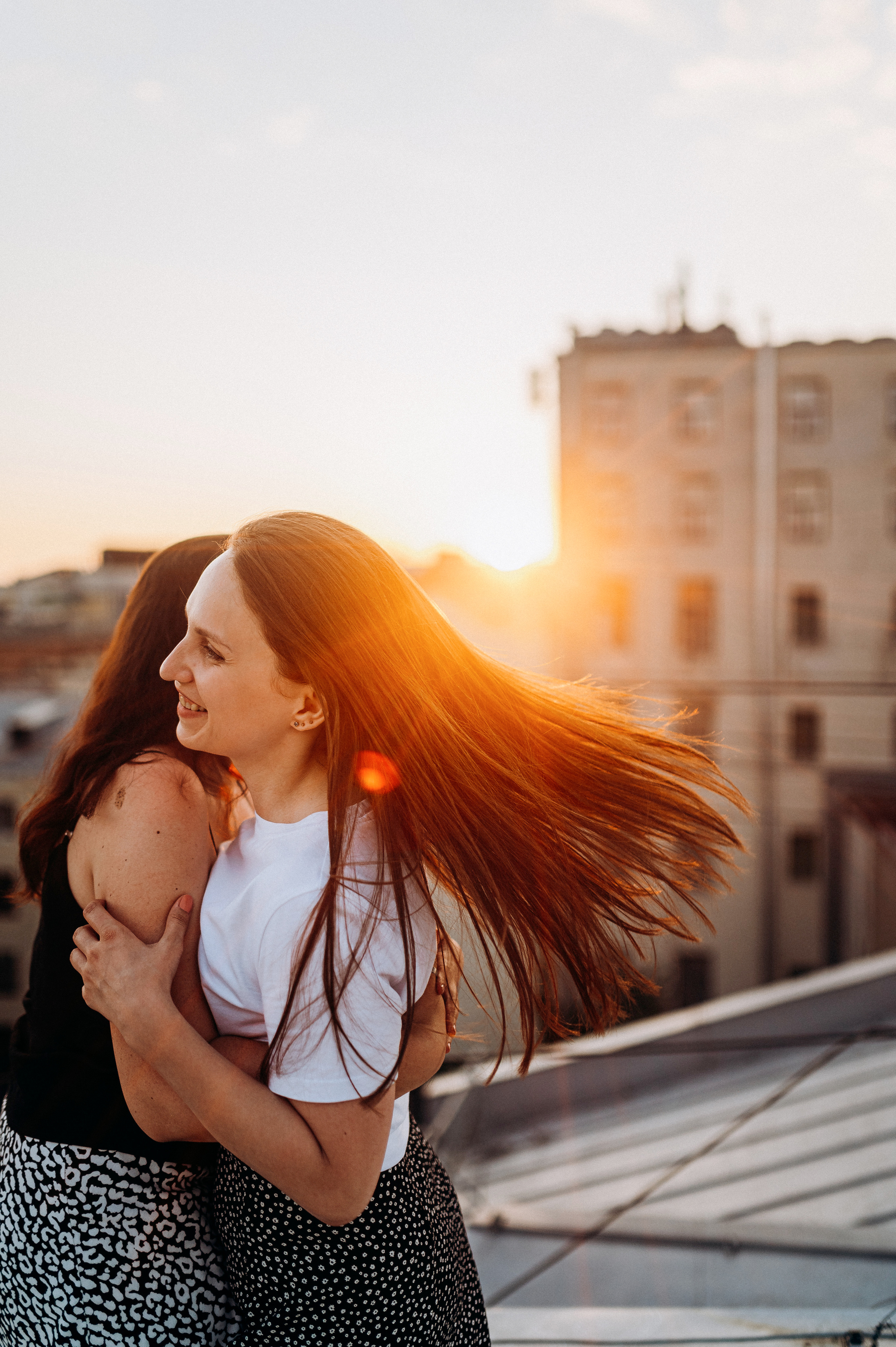 Две подруги крыша СПБ (Таня+Таня). Фотограф ПИТЕР СПБ Надежда Баранова