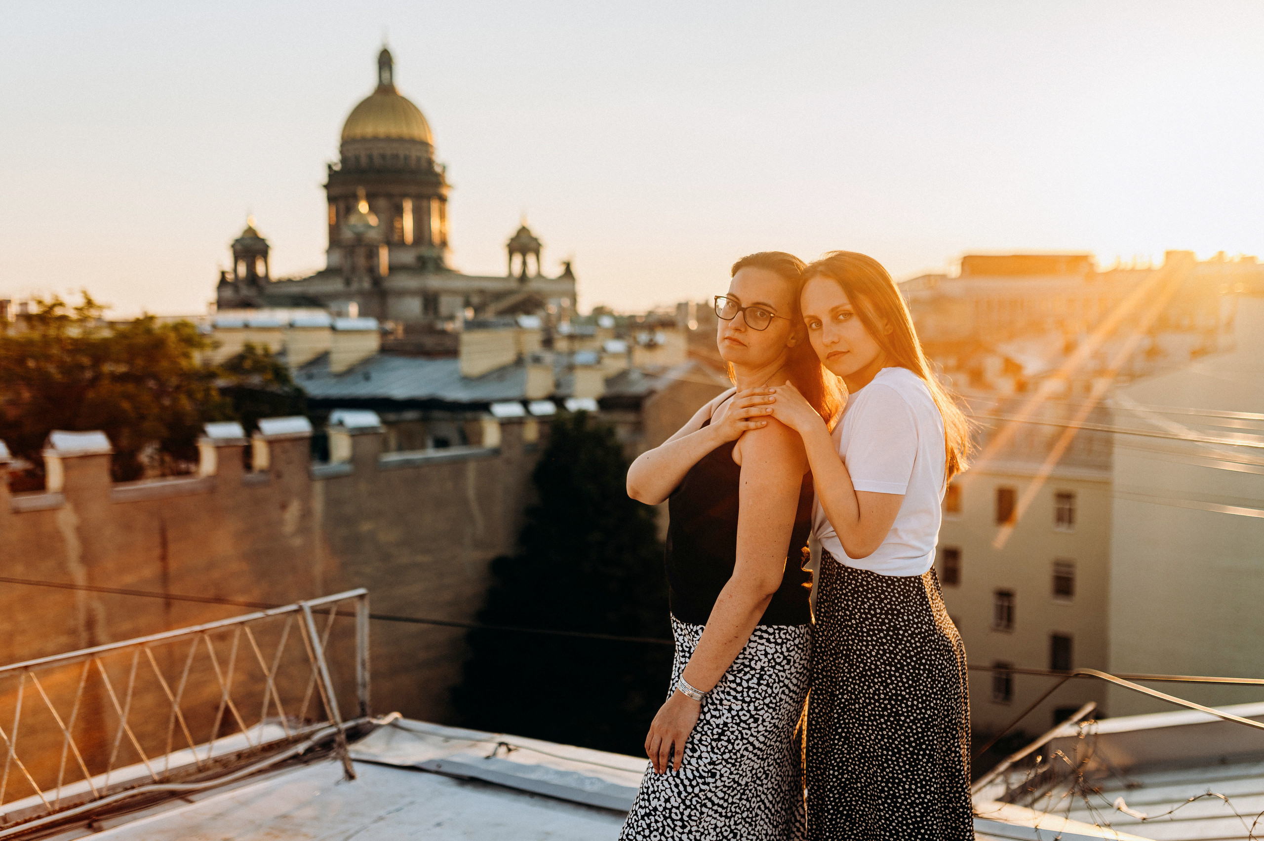 Две подруги крыша СПБ (Таня+Таня). Фотограф ПИТЕР СПБ Надежда Баранова
