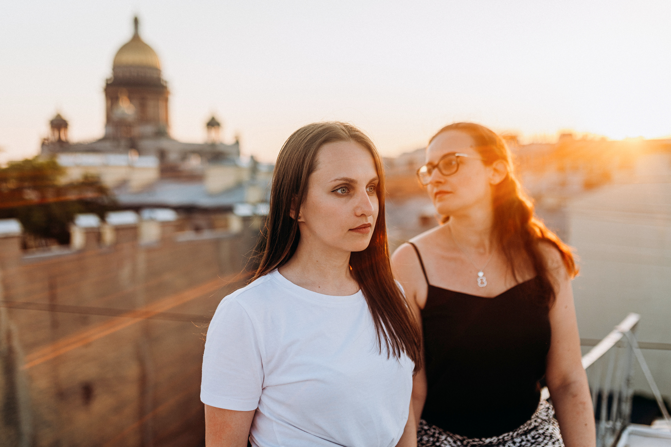 Две подруги крыша СПБ (Таня+Таня). Фотограф ПИТЕР СПБ Надежда Баранова