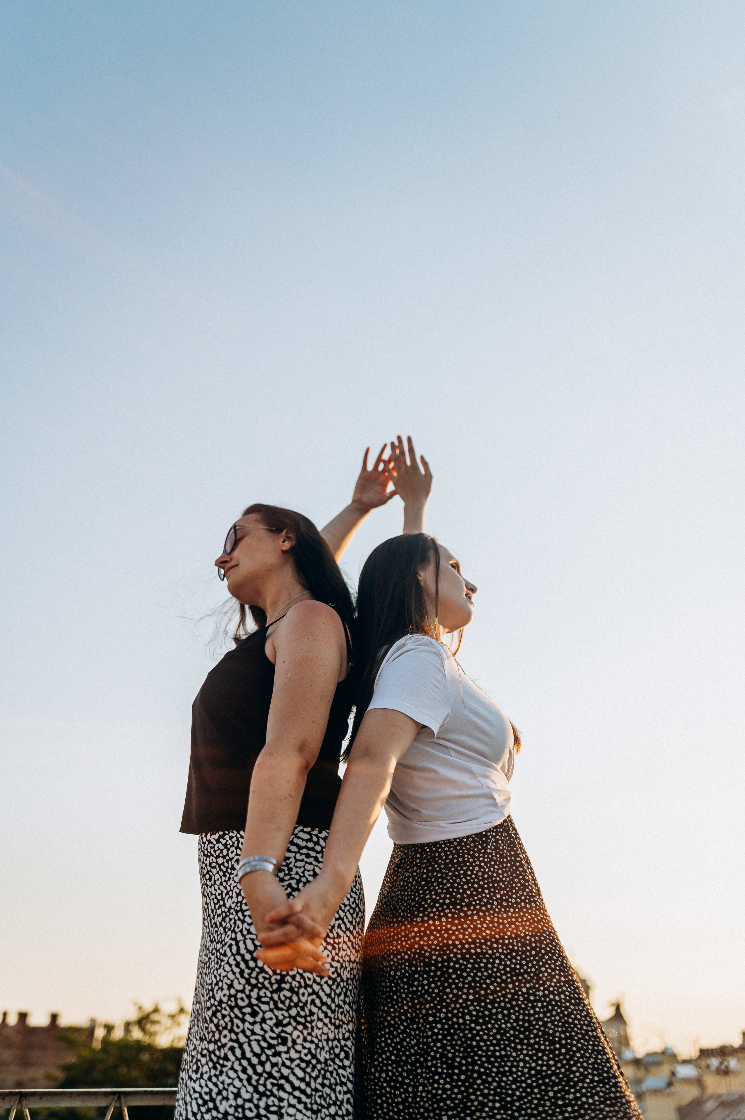 Две подруги крыша СПБ (Таня+Таня). Фотограф ПИТЕР СПБ Надежда Баранова