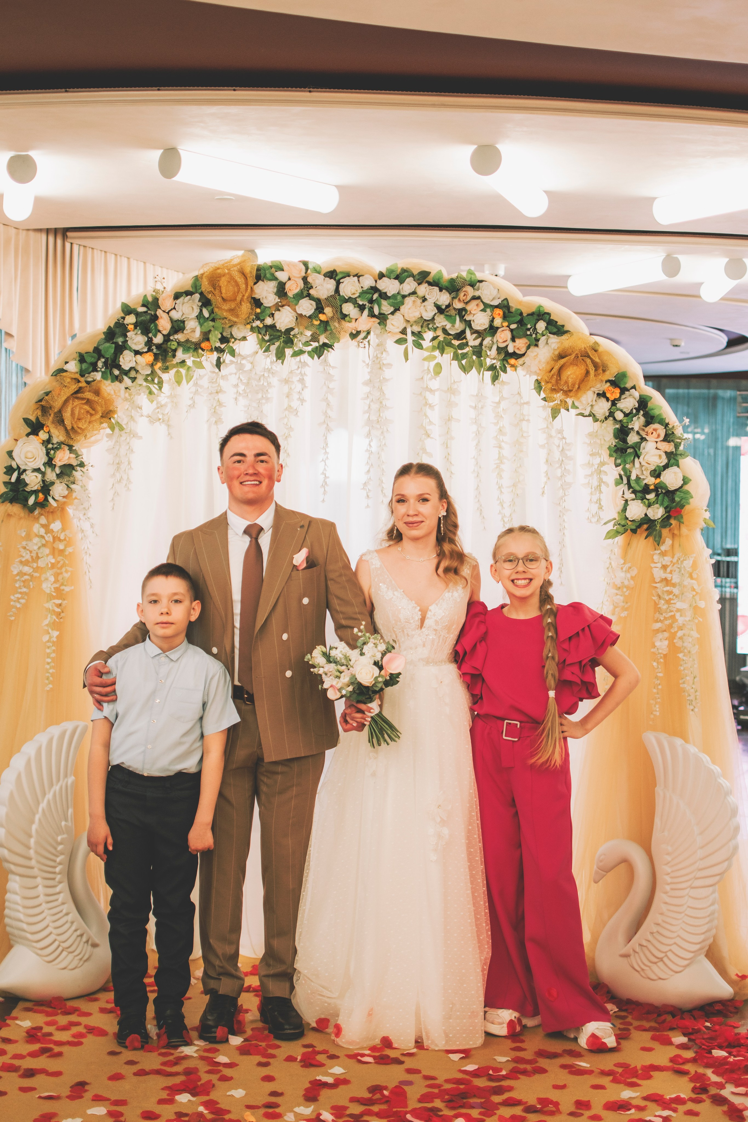 Альберт и Анастасия (Студийная фотосессия, роспись в ДК Нефтяник + фотосессия с гостями). Семейный и свадебный фотограф Губкинский и Ставрополь