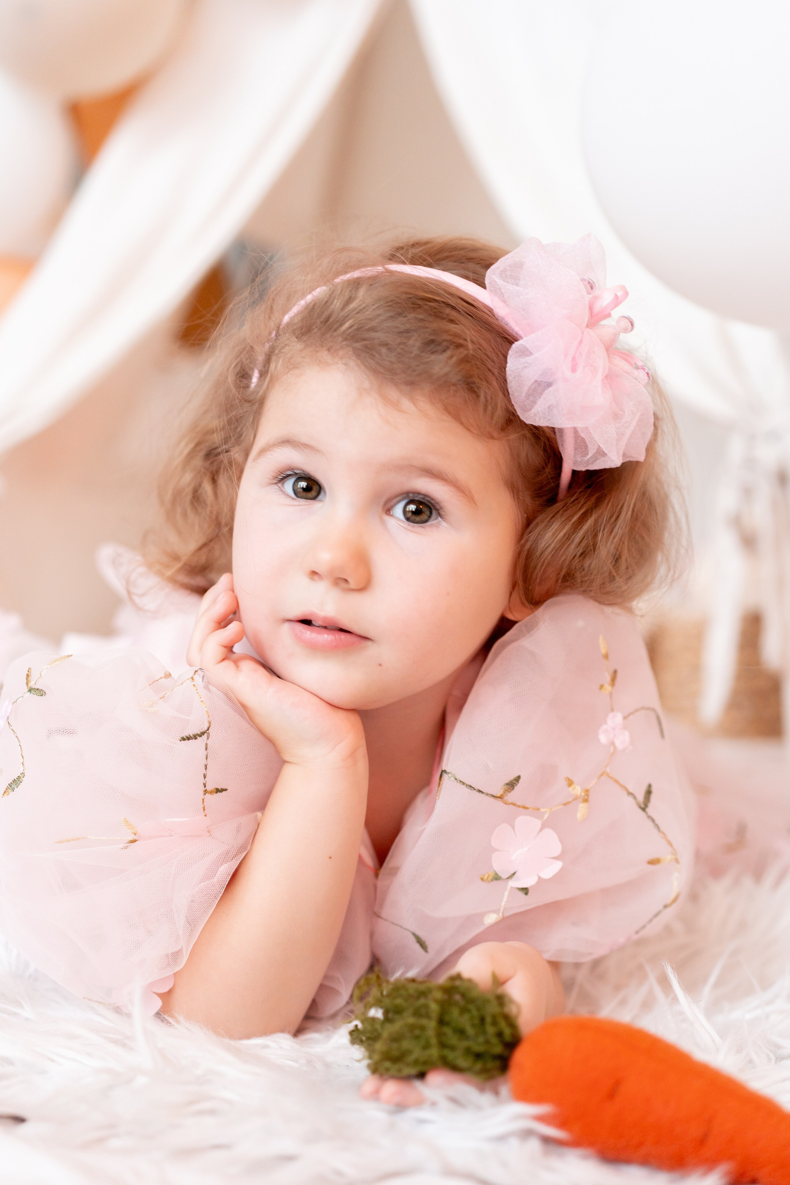 С Днём Рождения ребенка, портрет. Детская, семейная фотостудия в Санкт-Петербурге