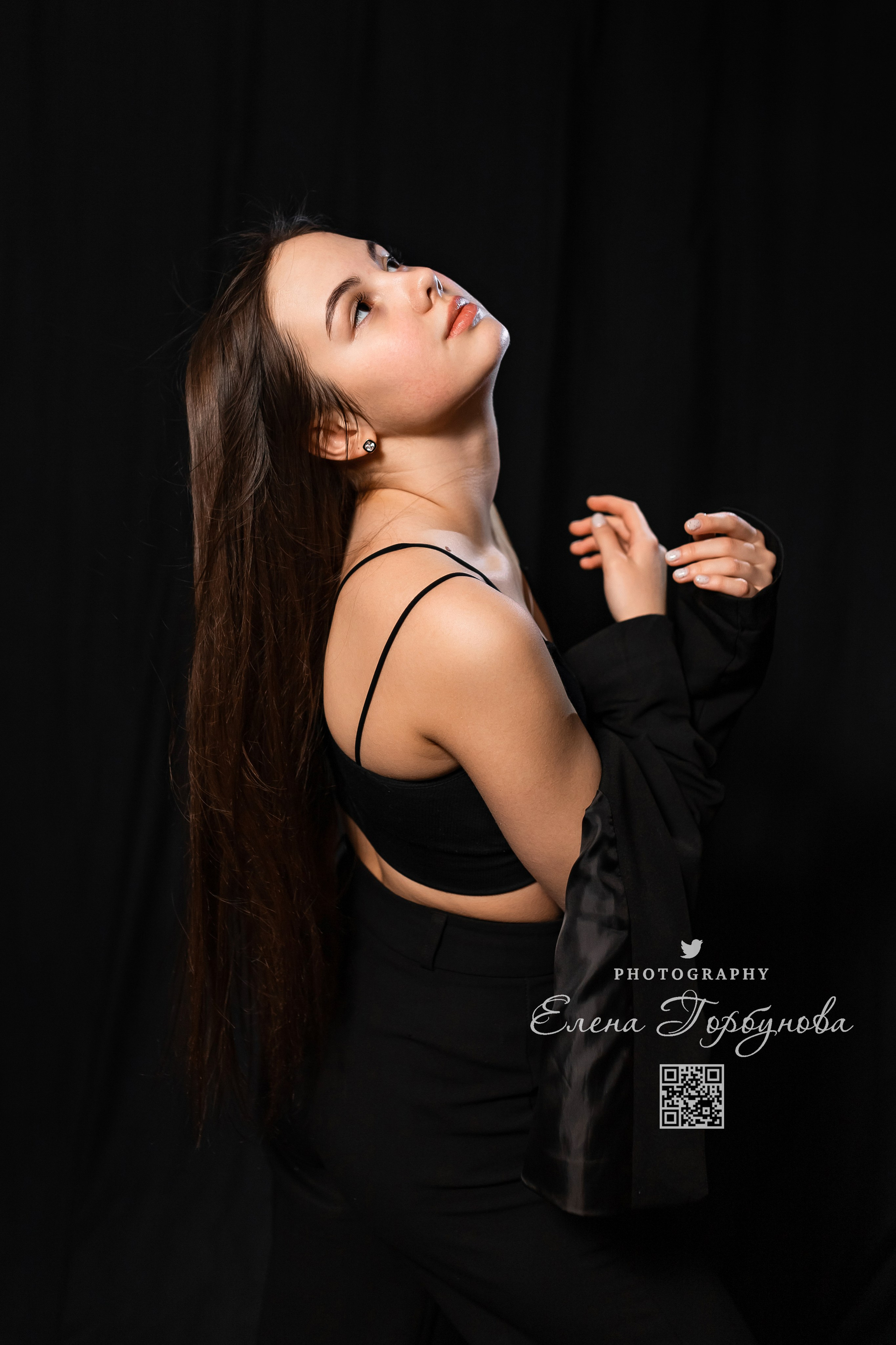 Моя студия. Полина и стул. Январь 2024. Фотограф Пермь. Свадьбы. Семья и дети, школа, д. сад. Фотокниги