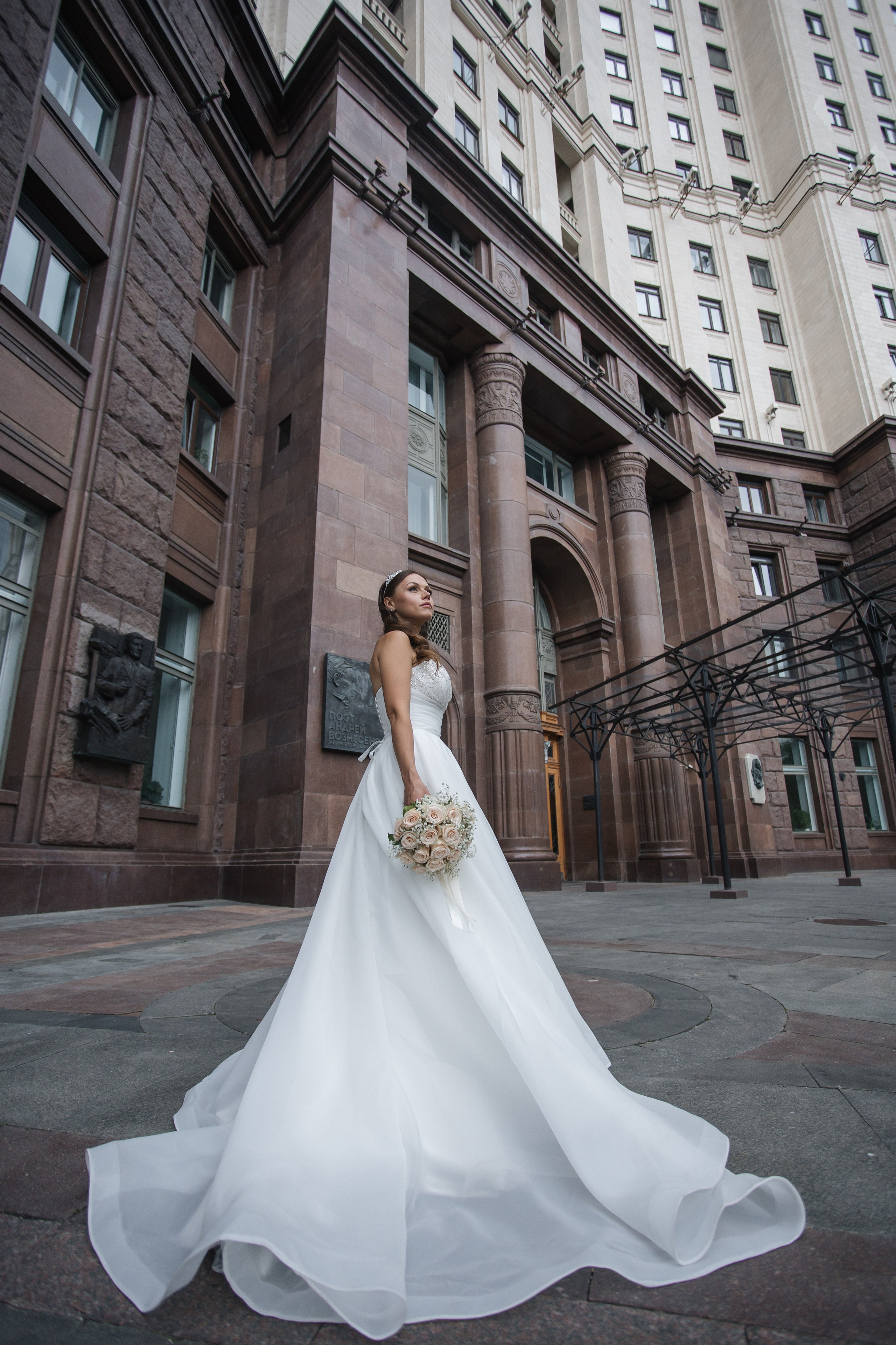 Свадебная фотосессия Высотка на Кательнической набережной. Фотограф Антон Стренковский. Свадебная хроника в Москве