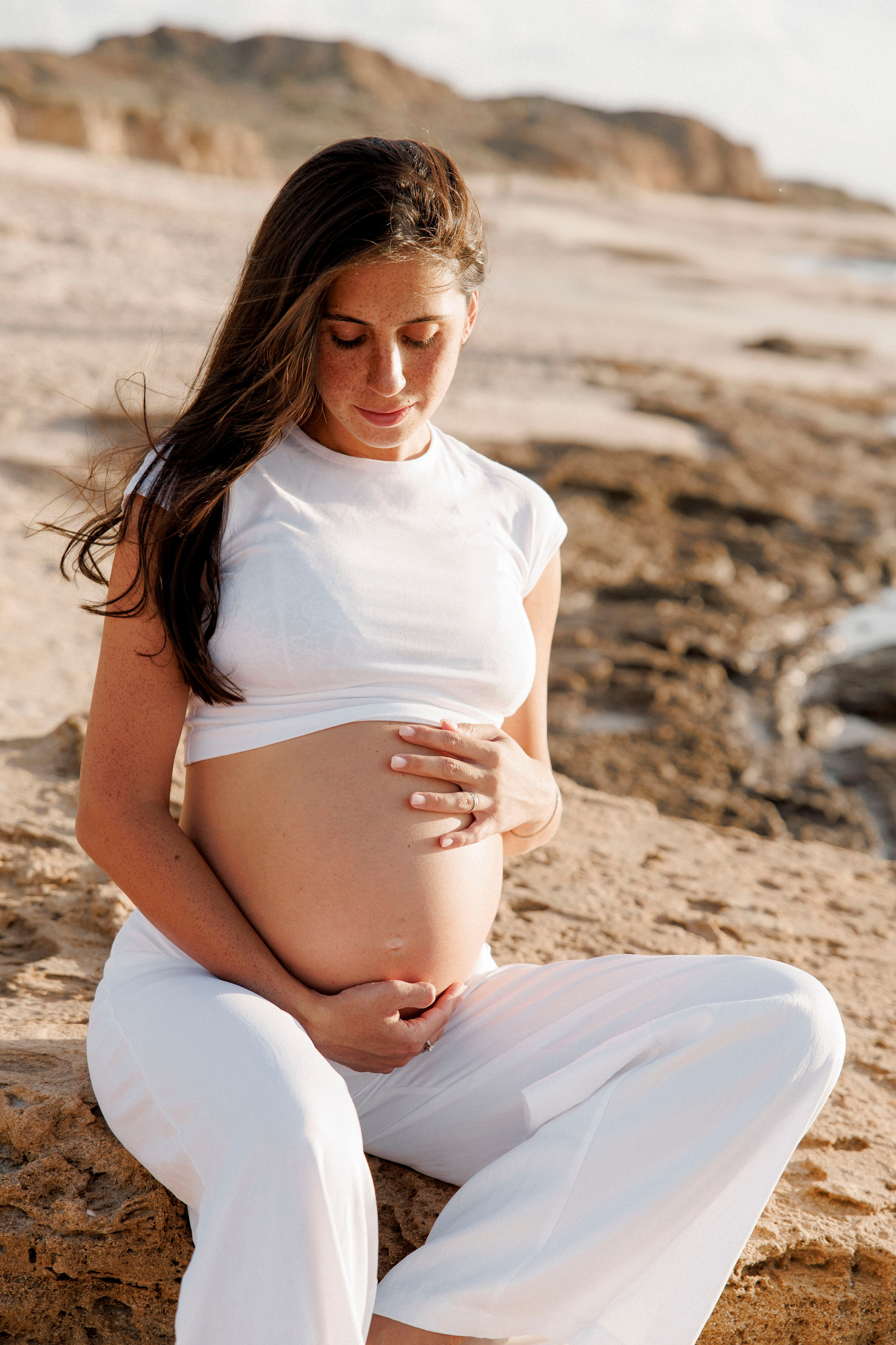 Pregnancy photoshoot near the sea. Wedding and family photographer