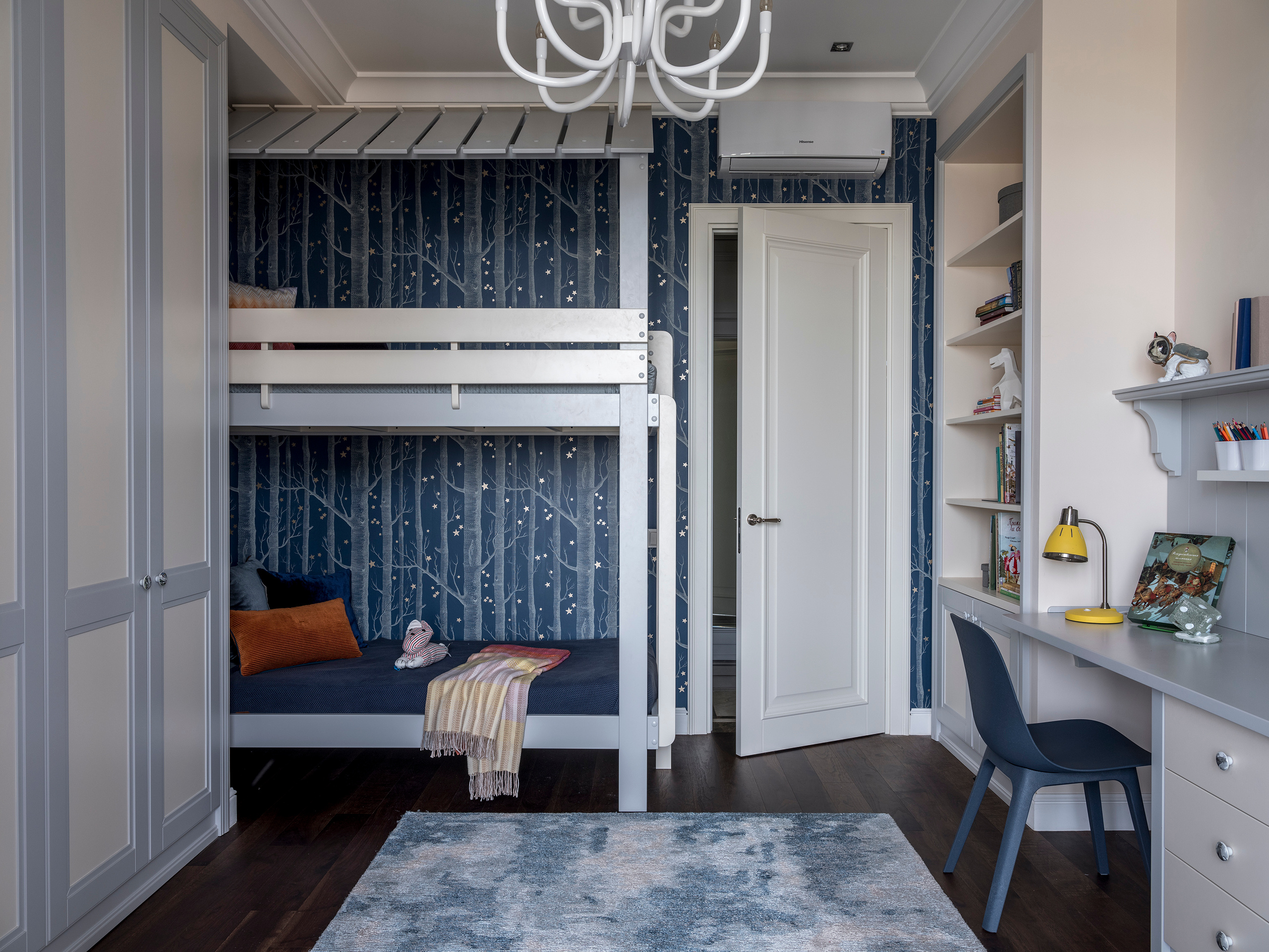 Двухярусная кровать в интерьере