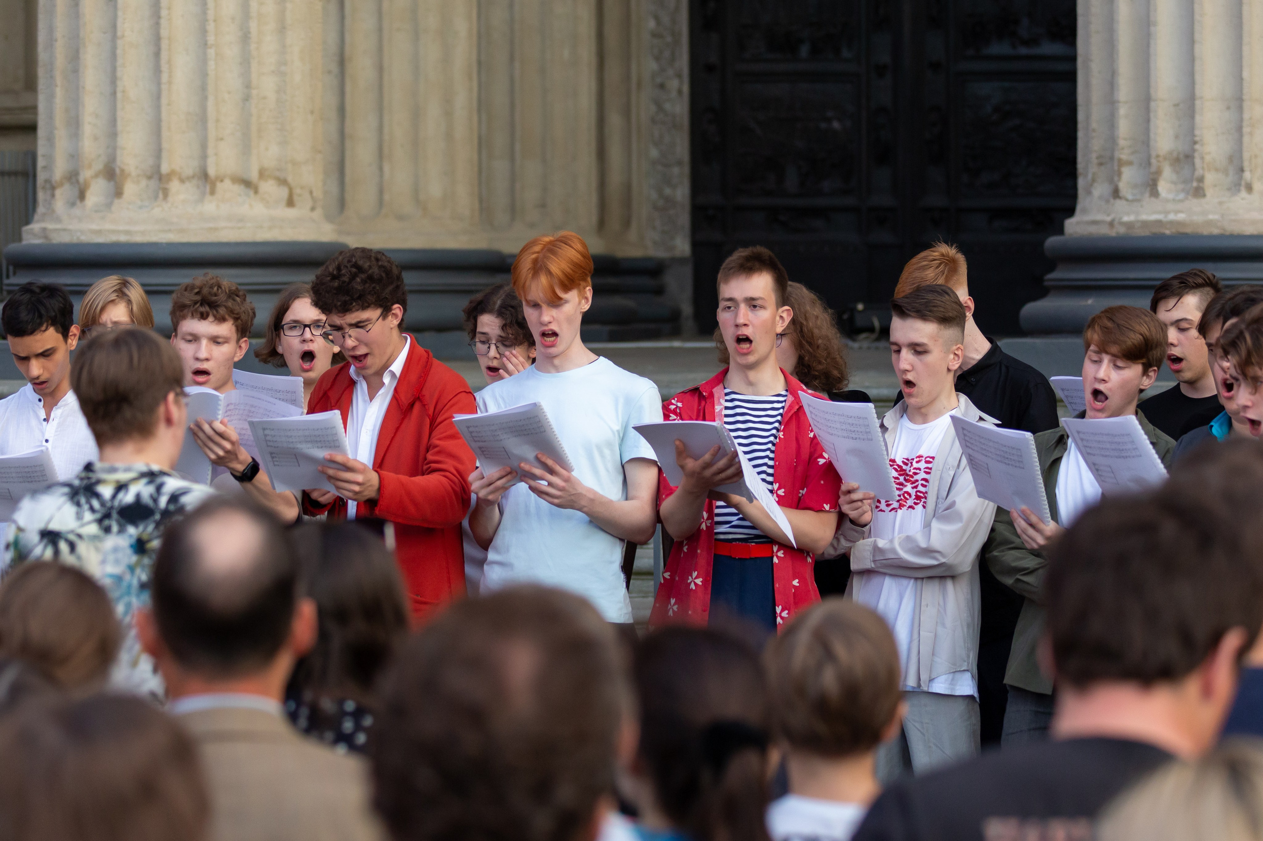 02.06.2024 Выпускники хорового училища им. М. И. Глинки у Казанского собора. Семейный и детский фотограф в Санкт-Петербурге Пуликов Дмитрий