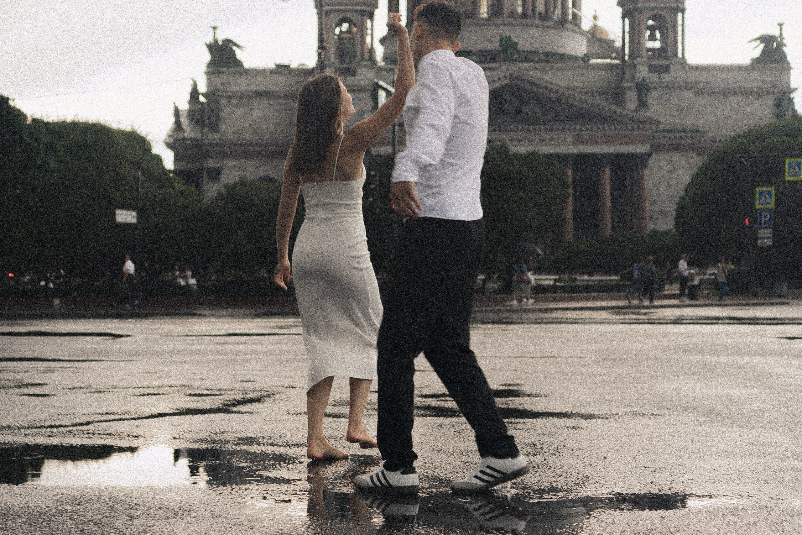 СВАДЕБНАЯ ФОТОСЕСИСИЯ В МЕТРО И ВОЗЛЕ ИСАКИЕВСКОГО СОБОРА В ДОЖДЬ. Профессиональный фотограф, Санкт-Петербург — Виктория Богомолова