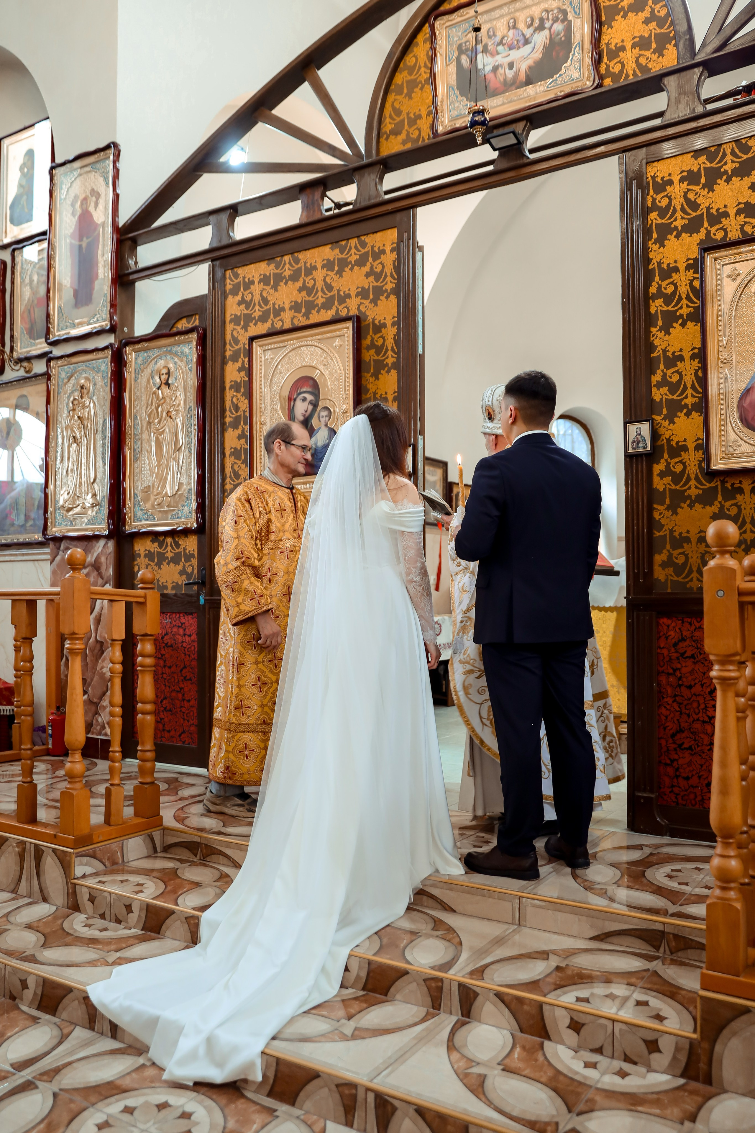 Венчание в церкви в Алуште. Свадебный фотограф в Крыму