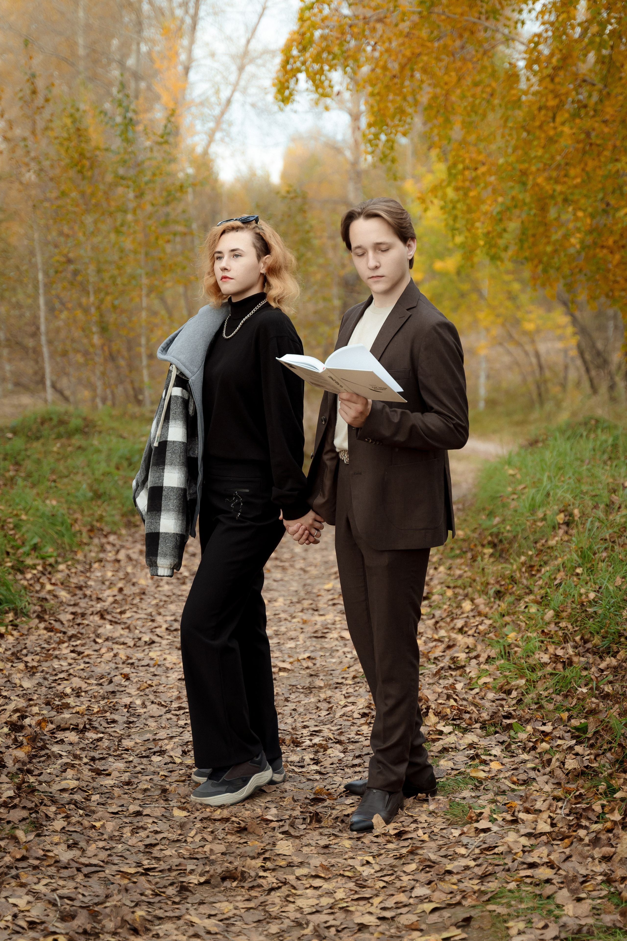 Фотосессия осенью в парке. 11 класс. Фотограф Ким Наталья в Красноярске