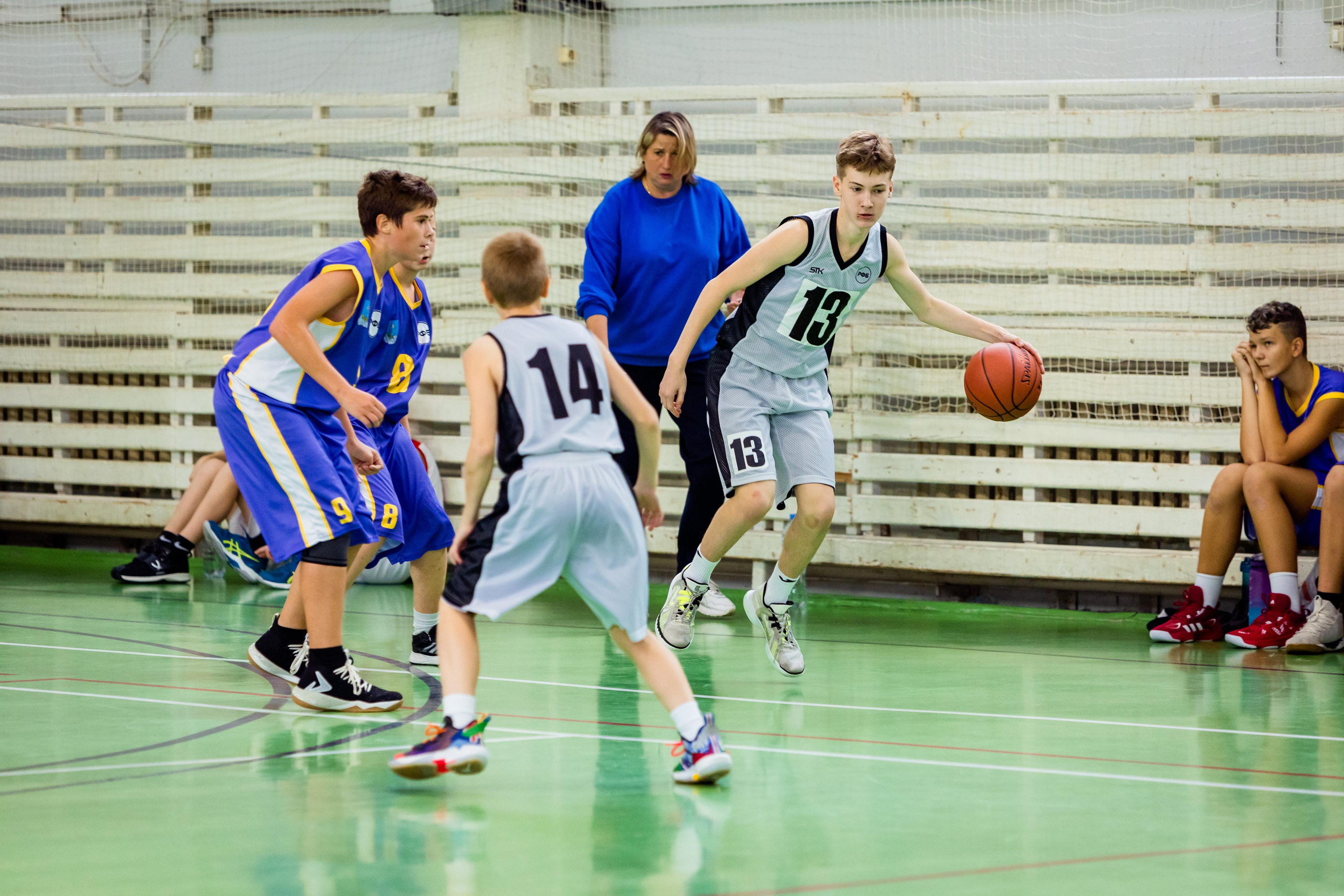 Репортажная съемка. На каждом снимке всегда два человека: фотограф и зритель