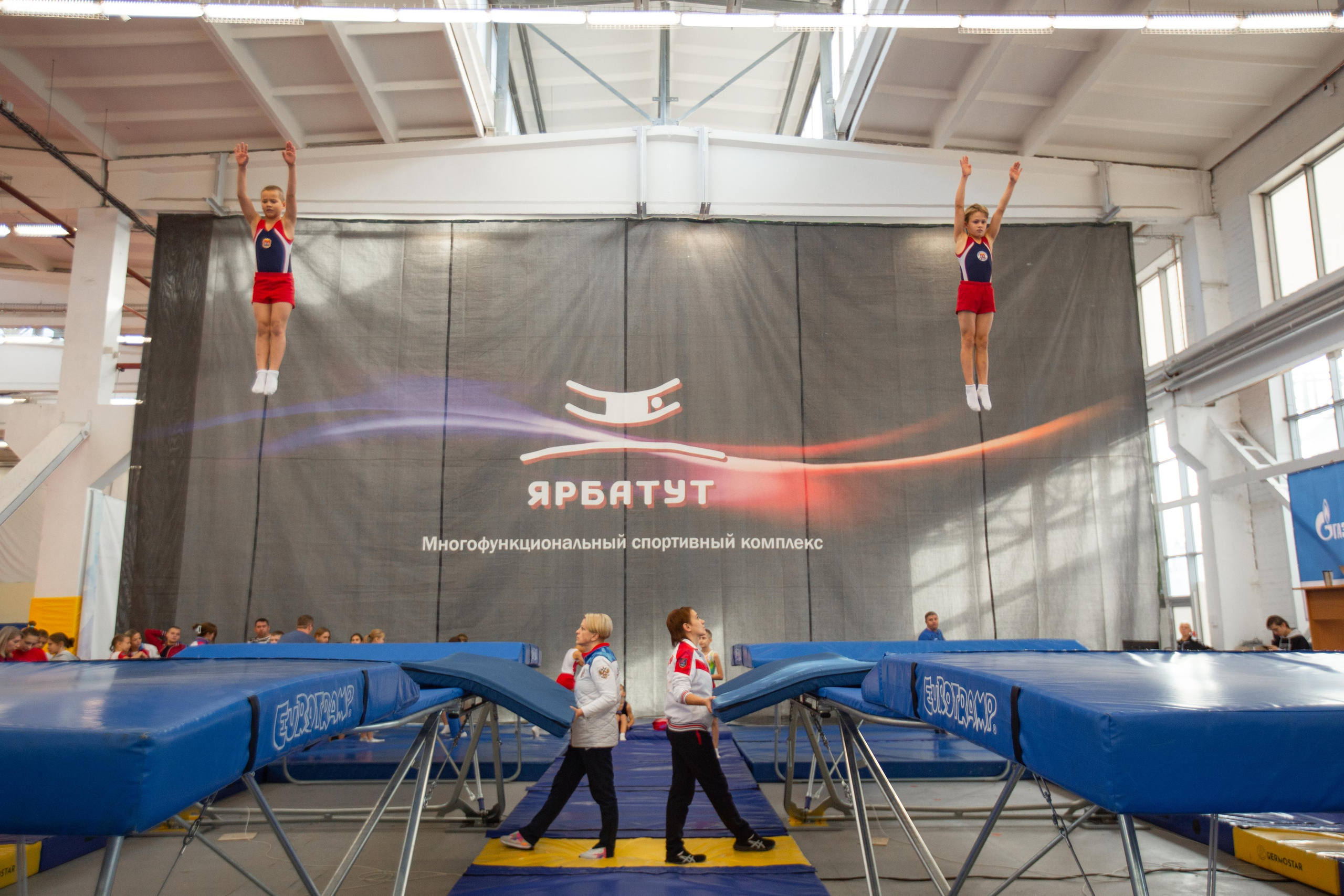 Репортажная съемка. На каждом снимке всегда два человека: фотограф и зритель