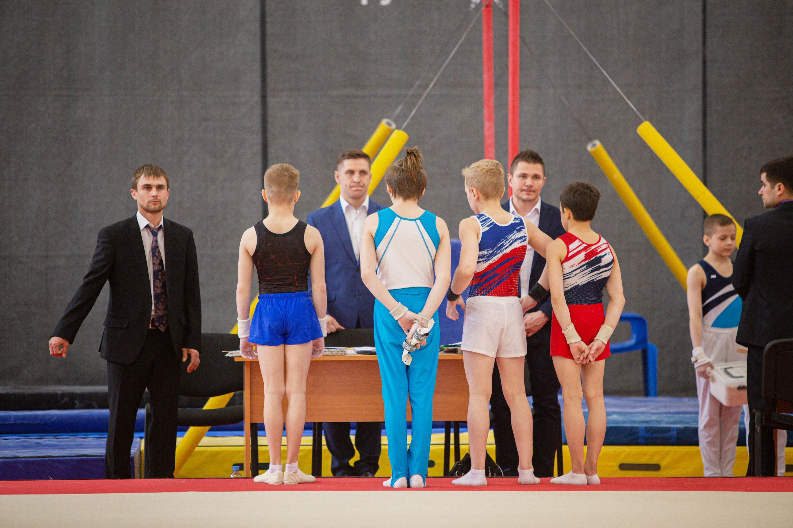 Репортажная съемка. На каждом снимке всегда два человека: фотограф и зритель