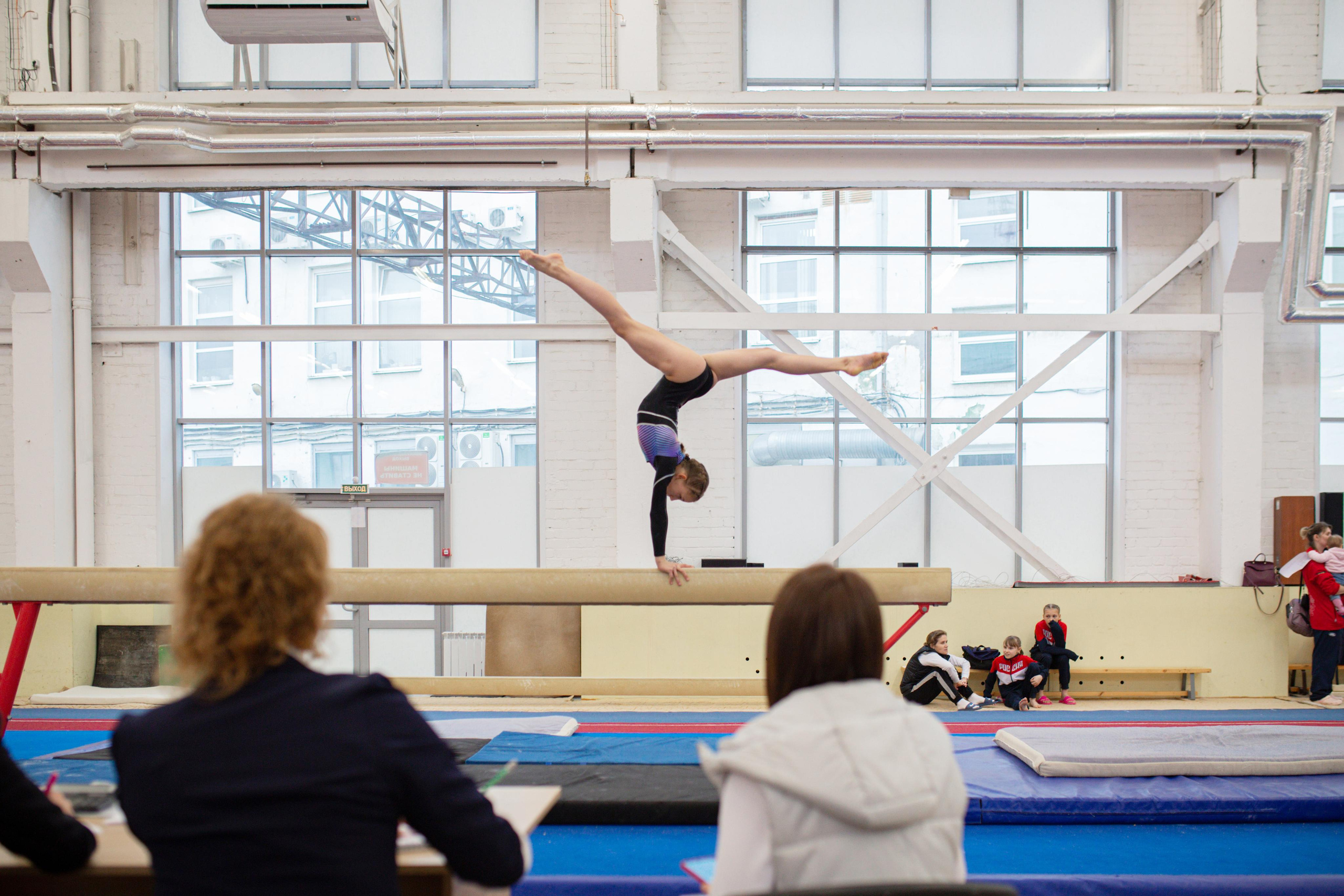 Репортажная съемка. На каждом снимке всегда два человека: фотограф и зритель