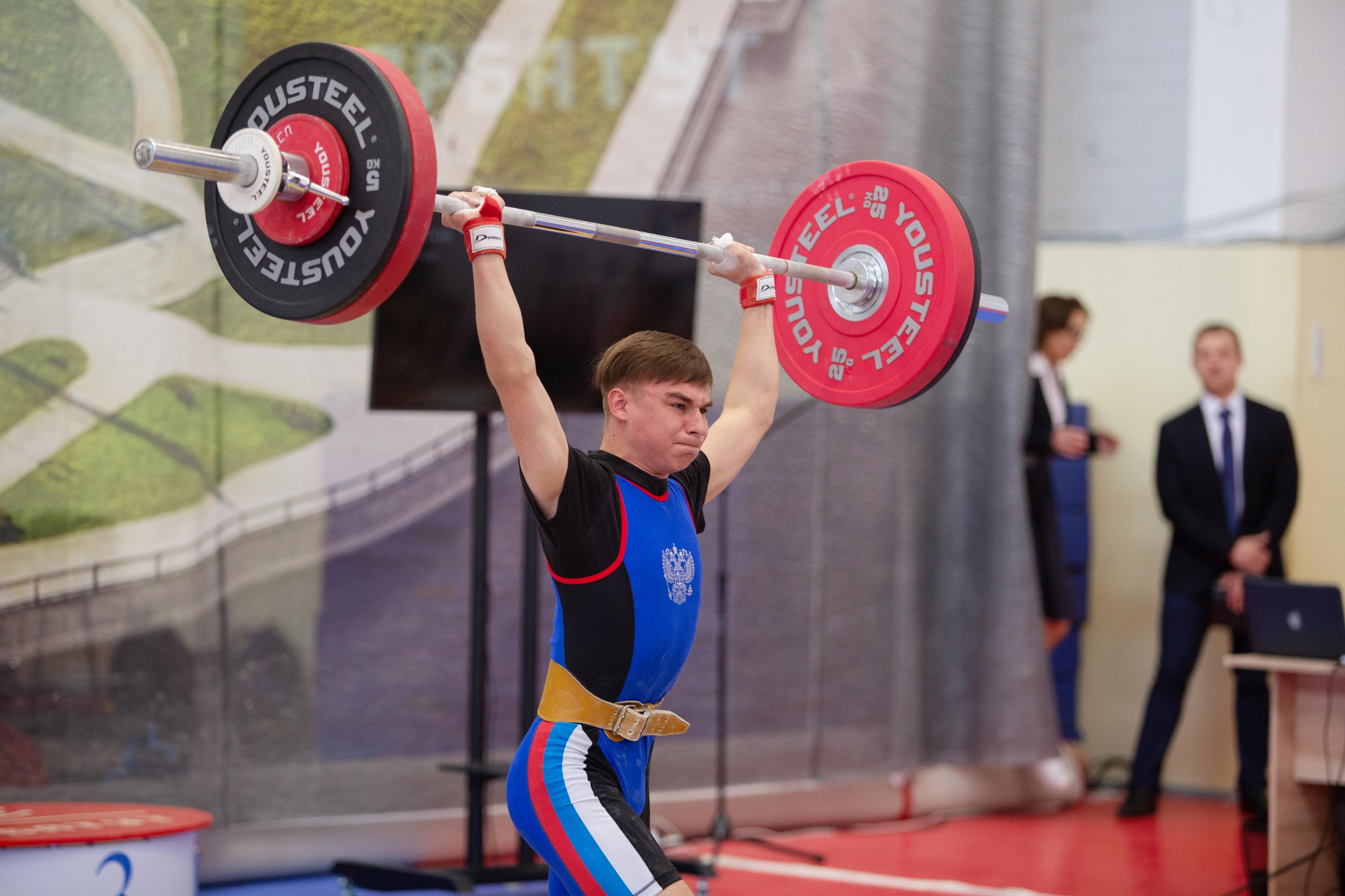 Репортажная съемка. На каждом снимке всегда два человека: фотограф и зритель