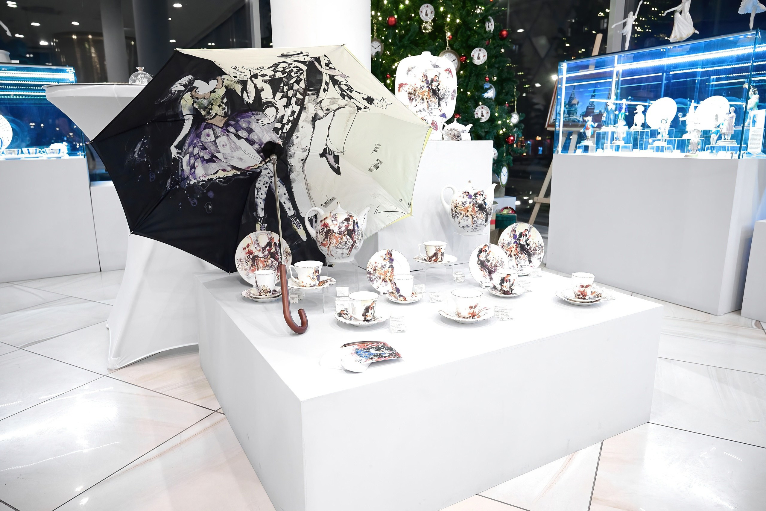 Императорский фарфоровый завод и Misha Lenn. 2022. Дима Бабушкин. Фотограф. Подиум. Репортаж. Творчество. Дорого