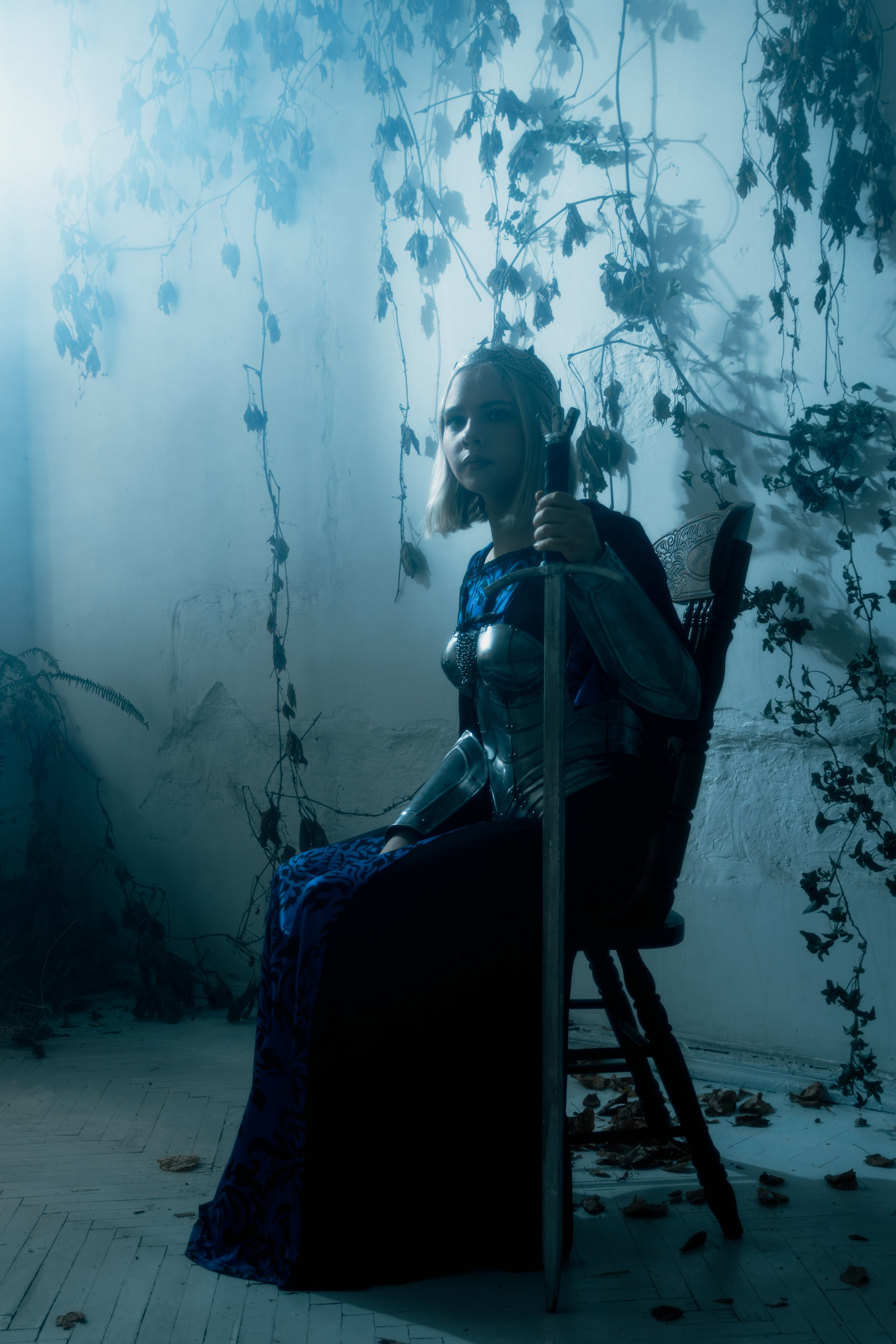 Художественный портрет амазонки в исторических доспехах с профессиональной обработкой. Высокое качество исполнения радует глаз.