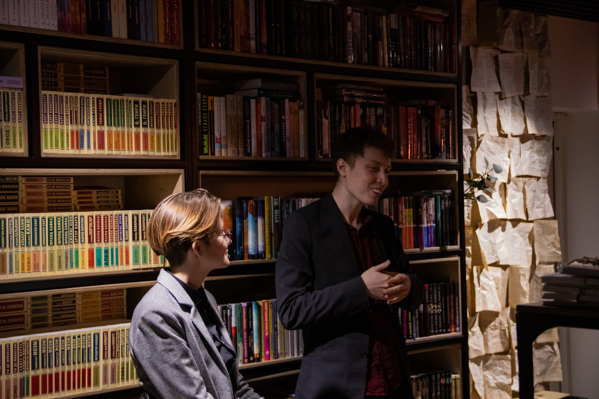 Презентация книги в кофейне «Издательство кофе». Репортажный, промышленный и маркетплейс-фотограф Дмитрий Чернат