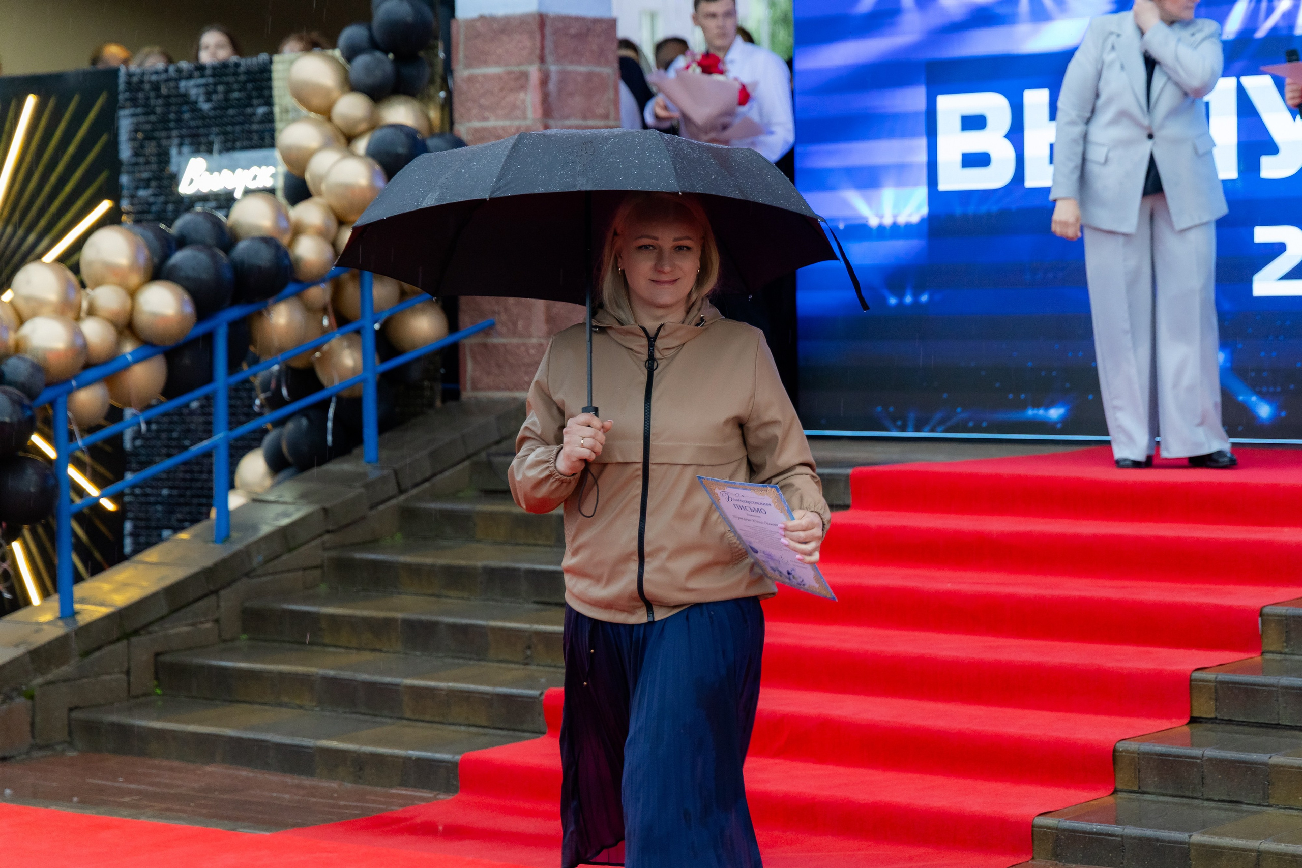 Школьный выпускной 2025 год в Минске, Беларуси. Свадебный фотограф в Минске/Беларуси Сергей Спиридонов