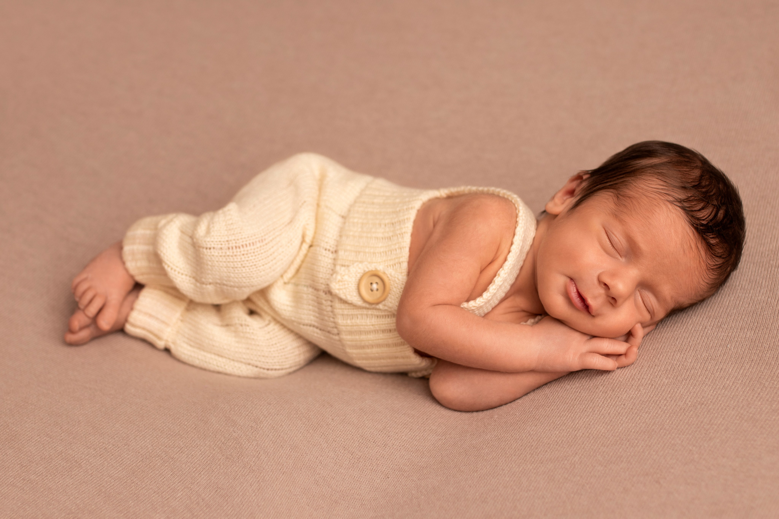 Красивые фотографии малышей у Вас дома. Фотограф новорождённых в Санкт-Петербурге Лилия Яковлева