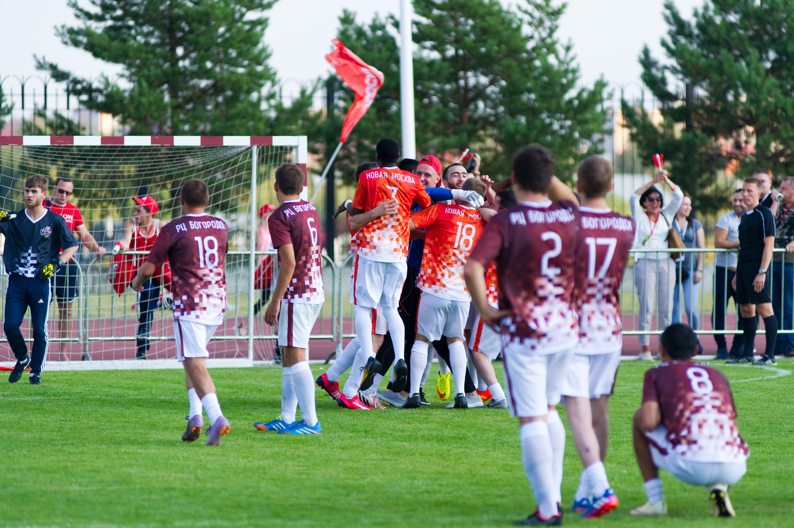 Турбофутбол (корпоративное соревнование «Пятерочки»). Репортажный фотограф и видеограф Слава Думчев. Тимбилдинги, отчетники, корпоративы