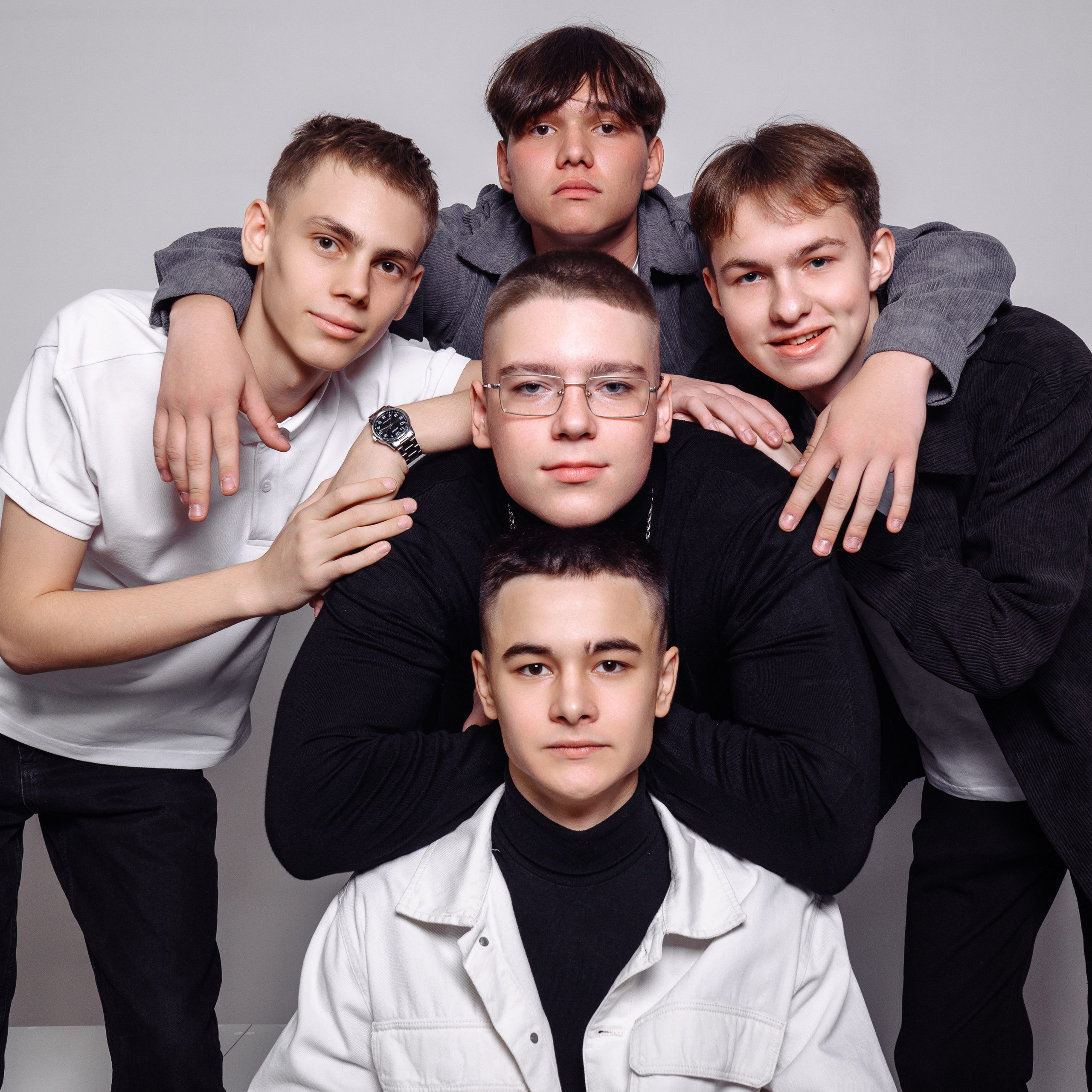 Альбомы в ФотоСтудии SelfieBox. НеФотоАльбом — выпускные альбомы Абакан Минусинск Черногорск Хакасия