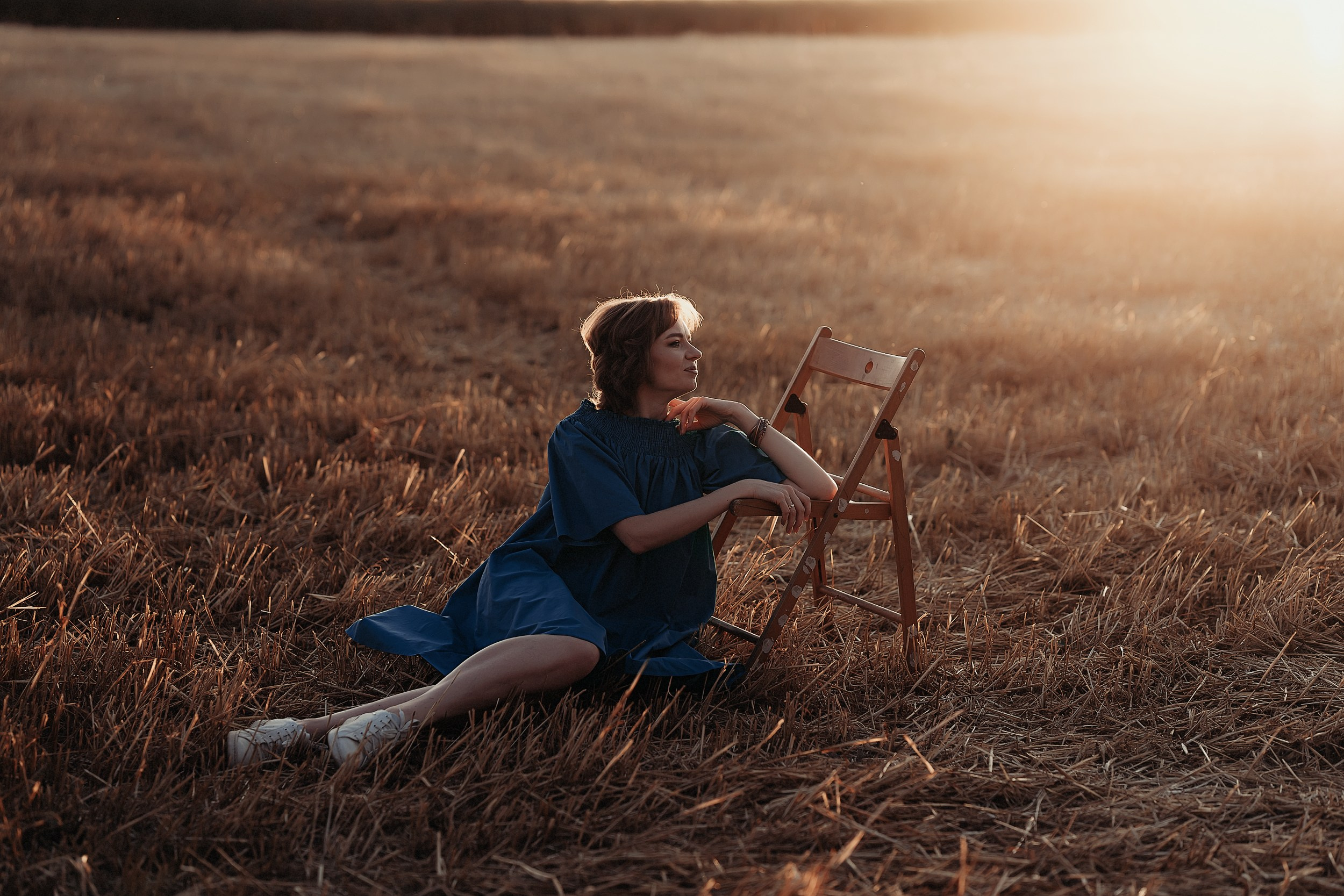 Аксана семейная в поле. Семейный фотограф, женский фототерапевт
