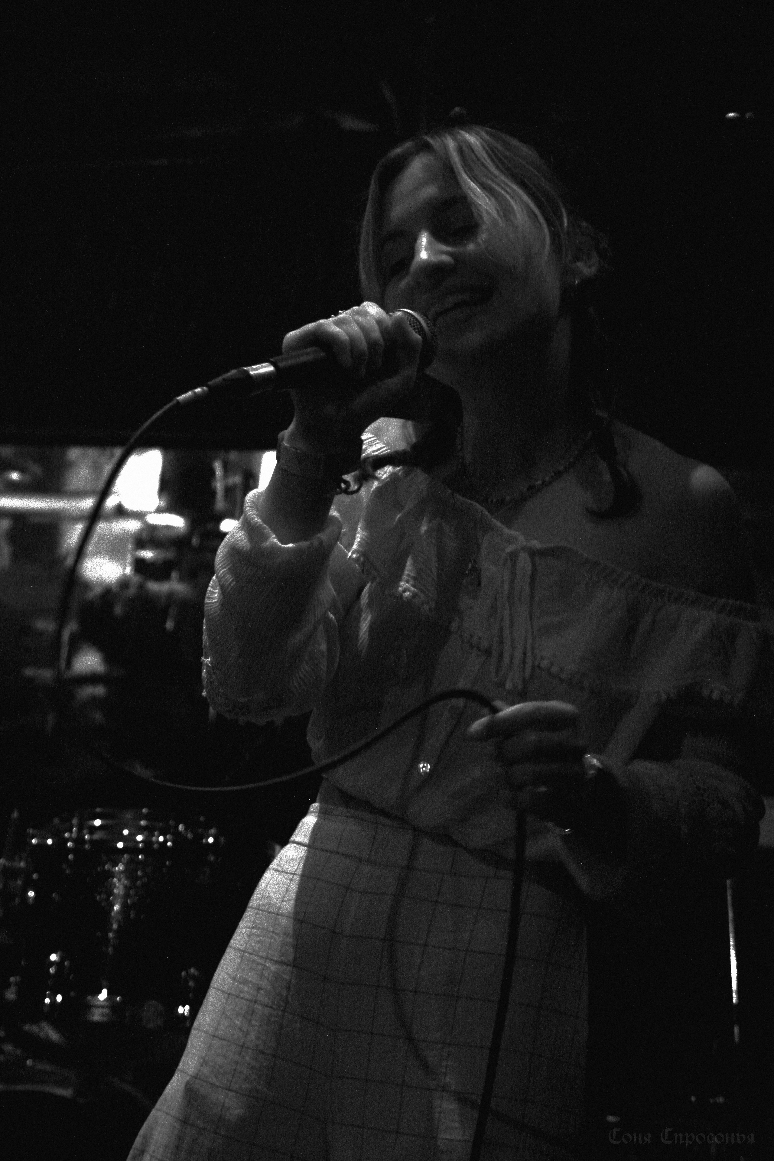 Синестетик 26.08.23. Концертный и портретный фотограф в Москве Соня Спросонья