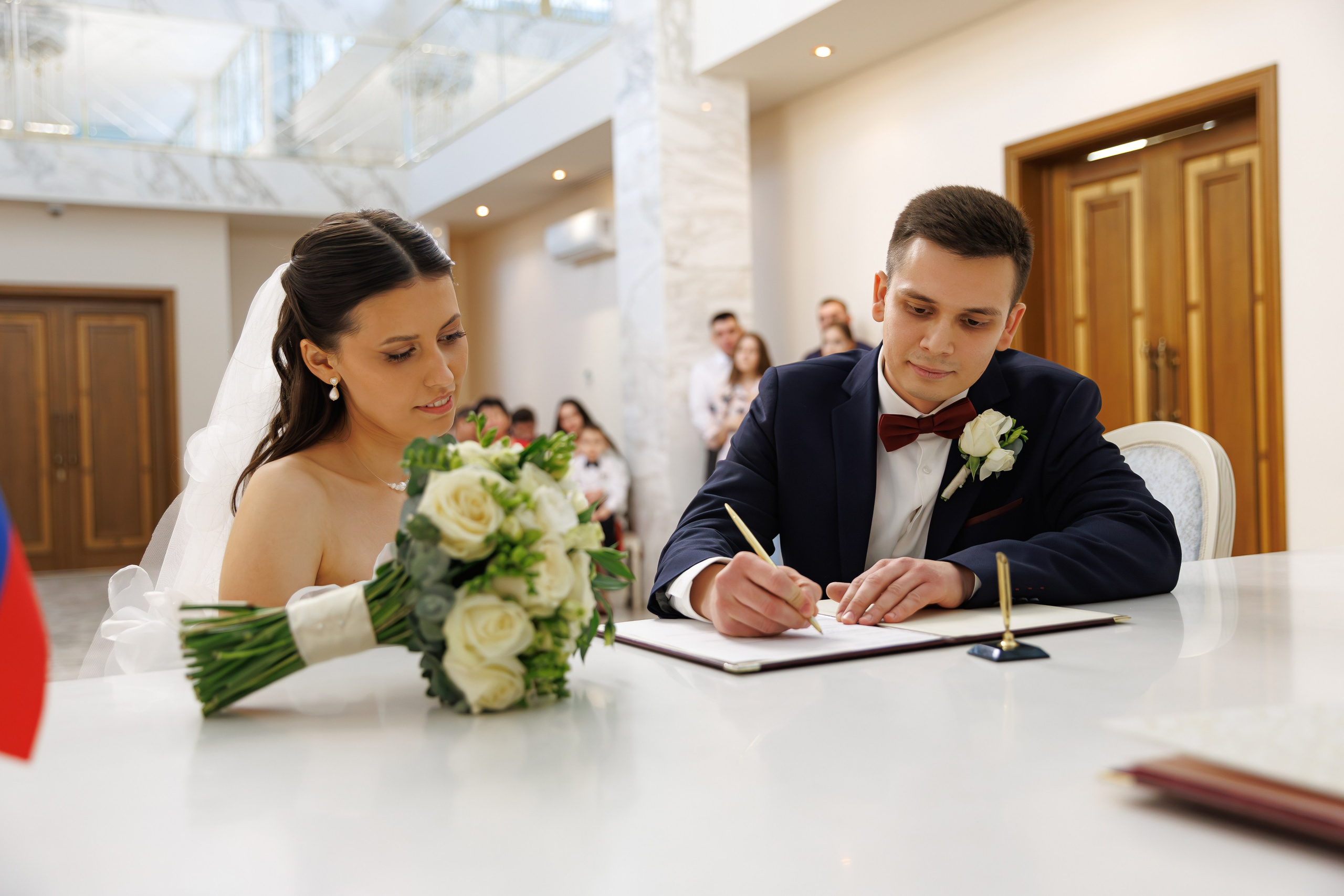 Свадебная фотосессия и сборы в гостинице Националь. Свадебный фотограф Москва и МО Сергей Киржаев