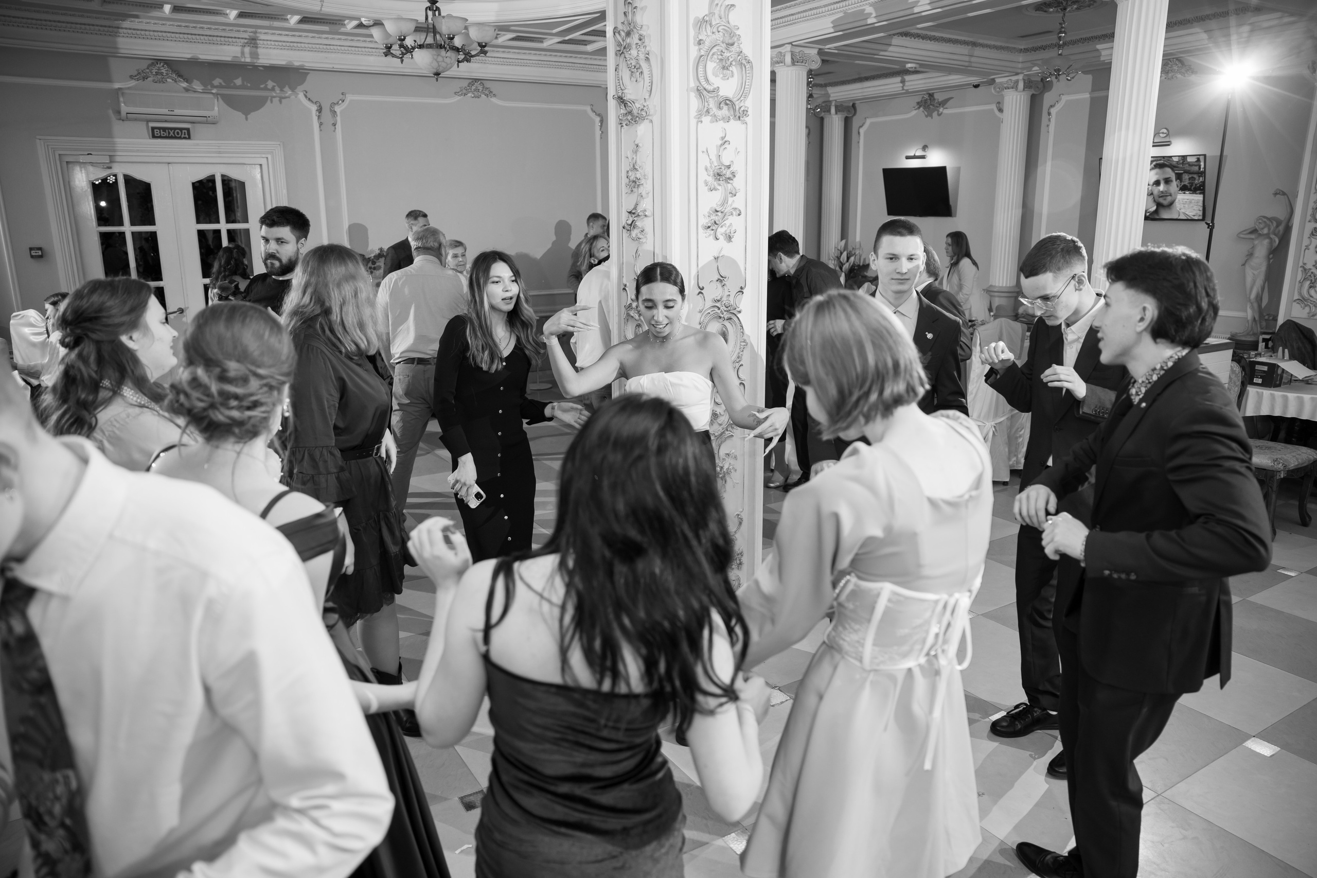 Константин и Дарья, ЗАГС ВДНХ, отель Soluxe, ресторан «Антик». Свадебный и репортажный фотограф (Москва, Королев и другие)