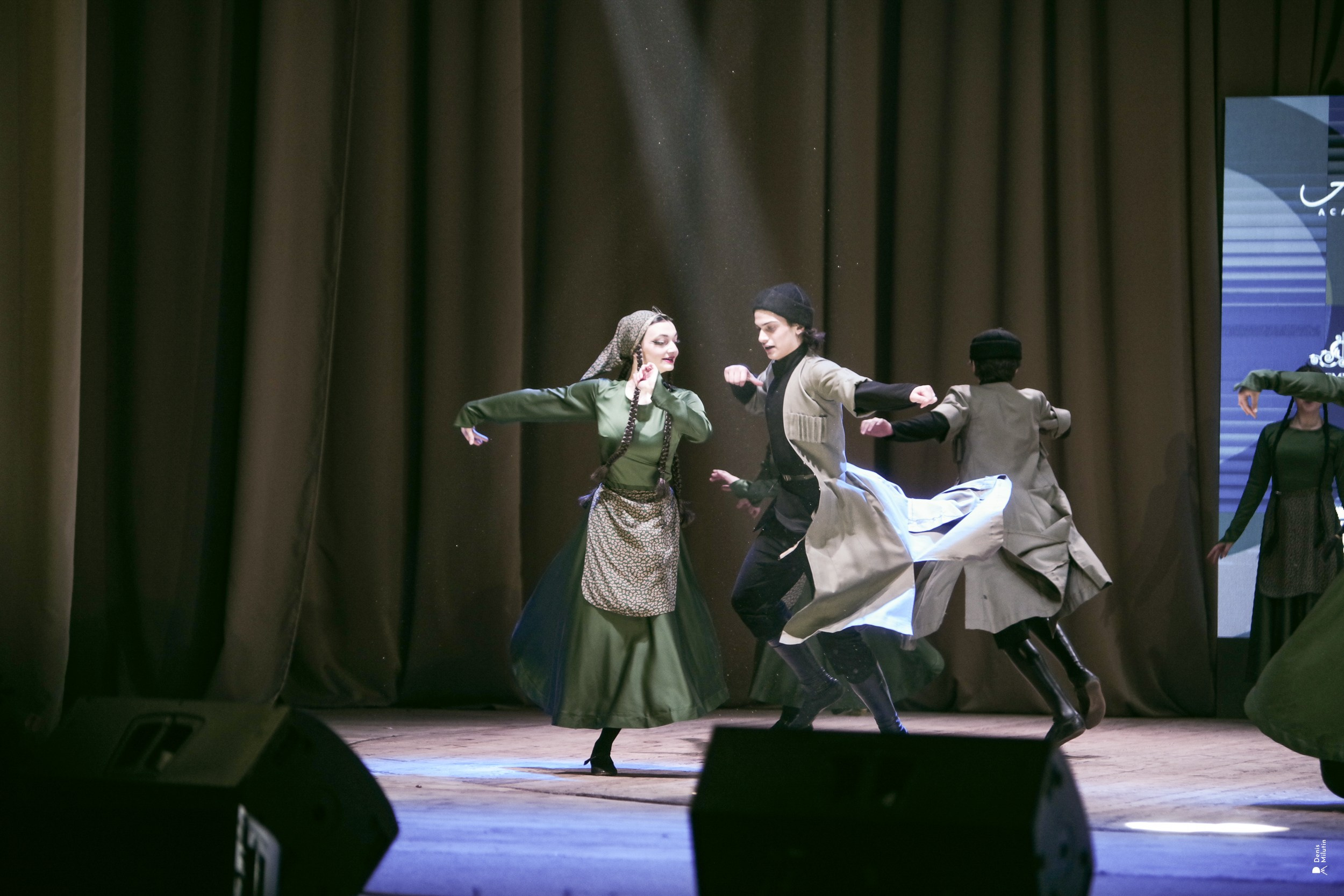 Танцы в Хоби. Портретный фотограф Денис Милютин