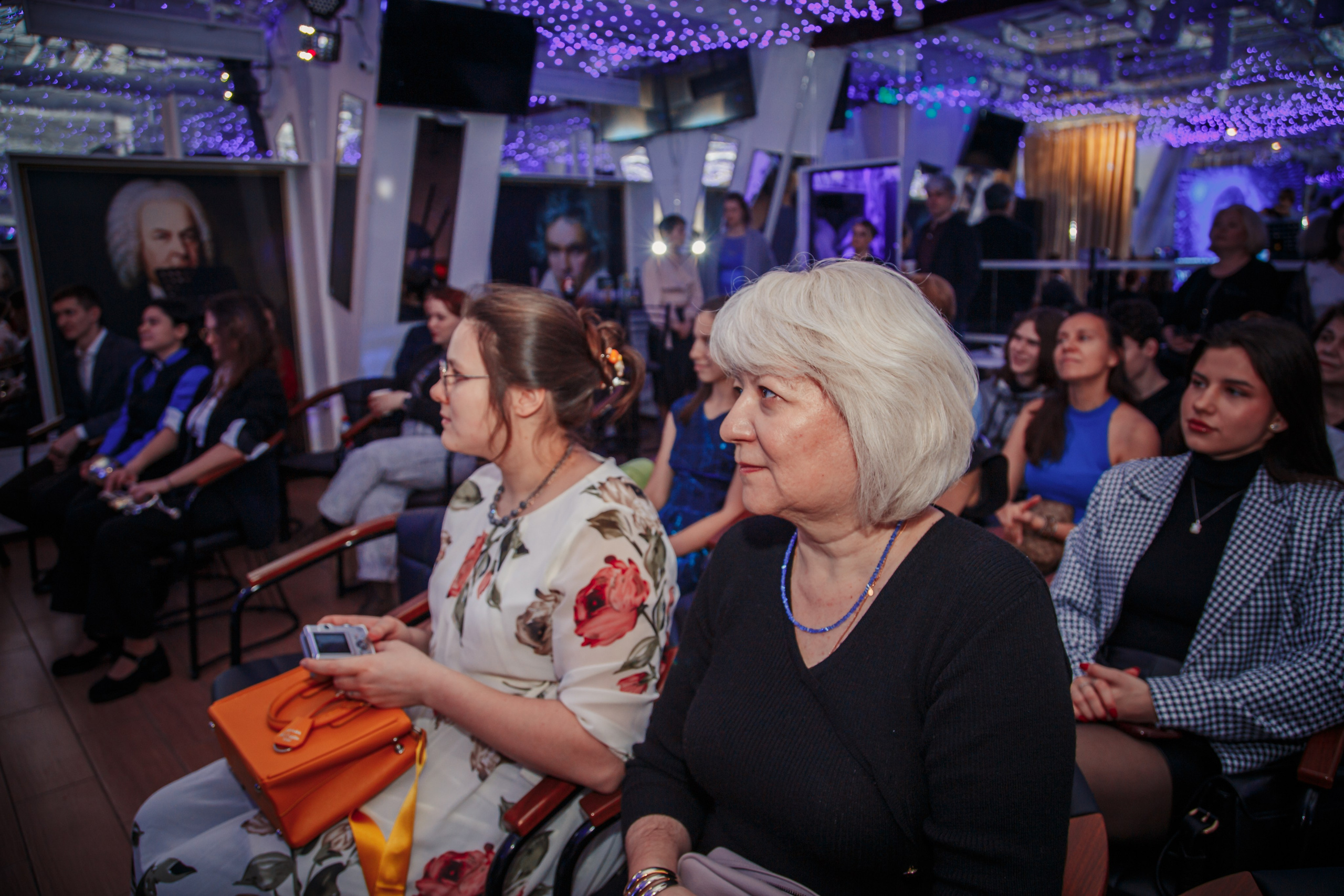 Репортажная съёмка Рождественского музыкального вечера в Москве, Музыкальное выступление на рождественском вечере — фотограф на мероприятие, Гости мероприятия на Рождественском музыкальном вечере — репортажная съёмка, Декор и атмосфера Рождественского музыкального вечера — фотограф в Москве, Сцена и исполнители на Рождественском музыкальном вечере — съёмка мероприятия, Катерина Сысуева, Рина Сысуева, rina_sphoto