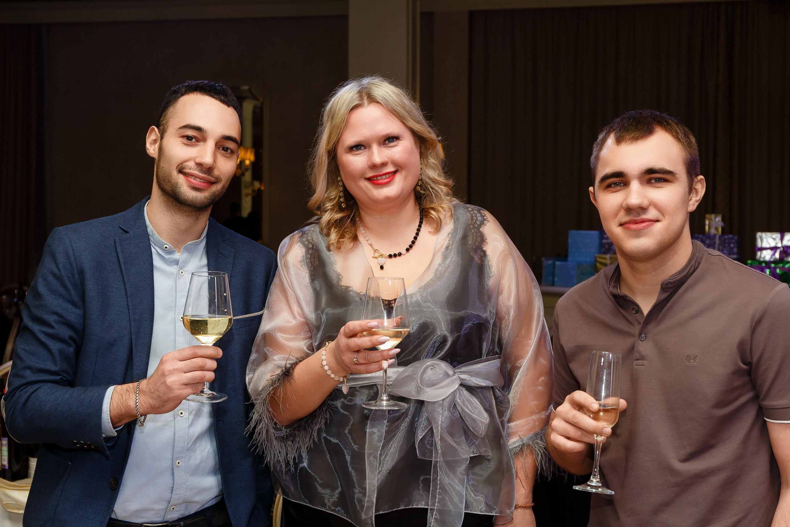 Репортажный фотограф на корпоратив. Спб. Репортажная фотосъёмка в Санкт-Петербурге. Фотограф на праздник. Репортажная фотосъёмка. Профессиональный фотограф на мероприятие. Фотограф для фотозоны. Фотограф на 23 февраля. Профессиональная фотосъёмка на мероприятие. Фотограф на 8 марта. Фотограф на девичник. Профи ру. Фотосъёмка мальчишника. Авито. Фотосессия для коллектива. Репортажная фотосессия.