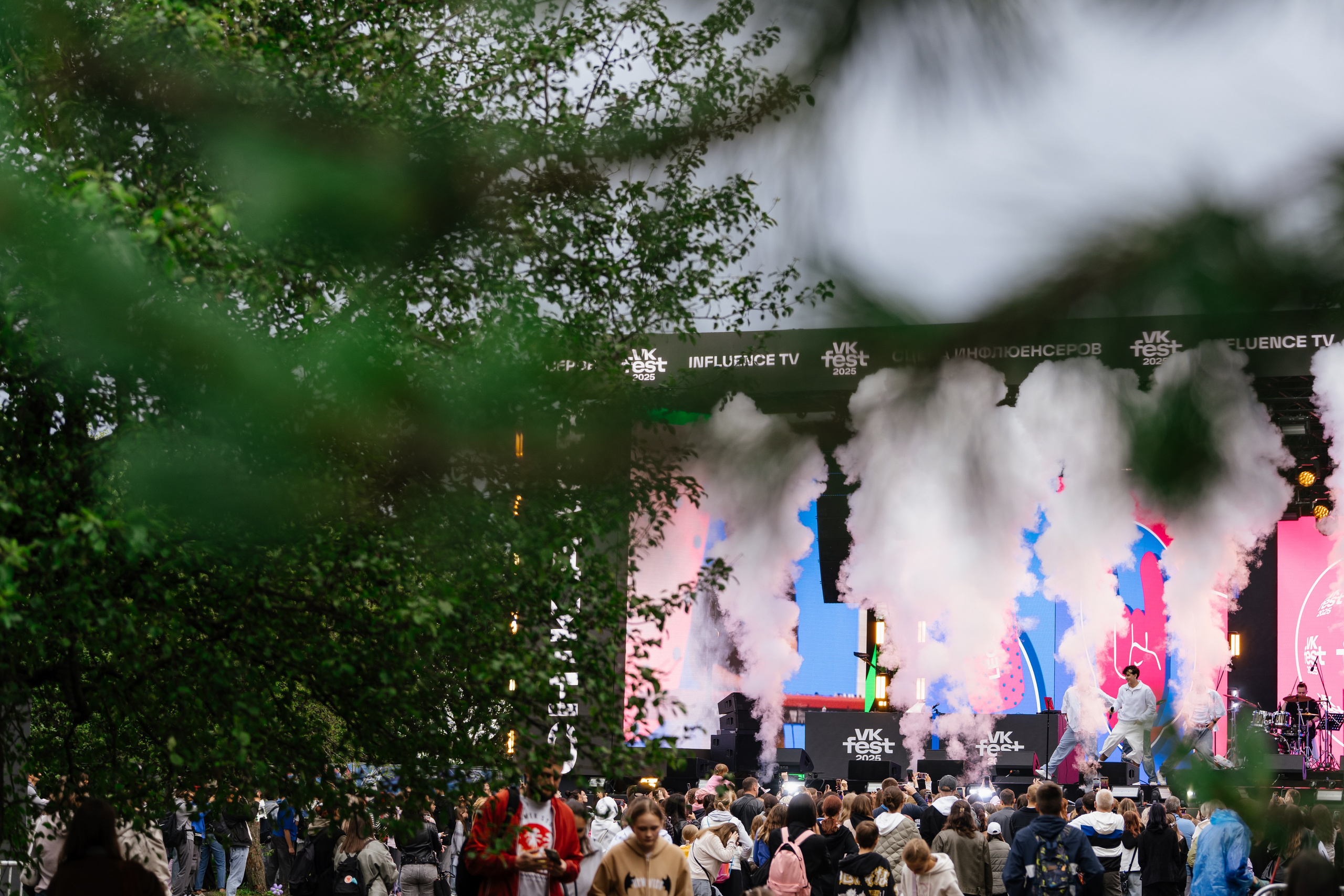 VK FEST Инфлюенсеры. Андрей Сухинин репортажный свадебный фотограф Санкт-Петербург