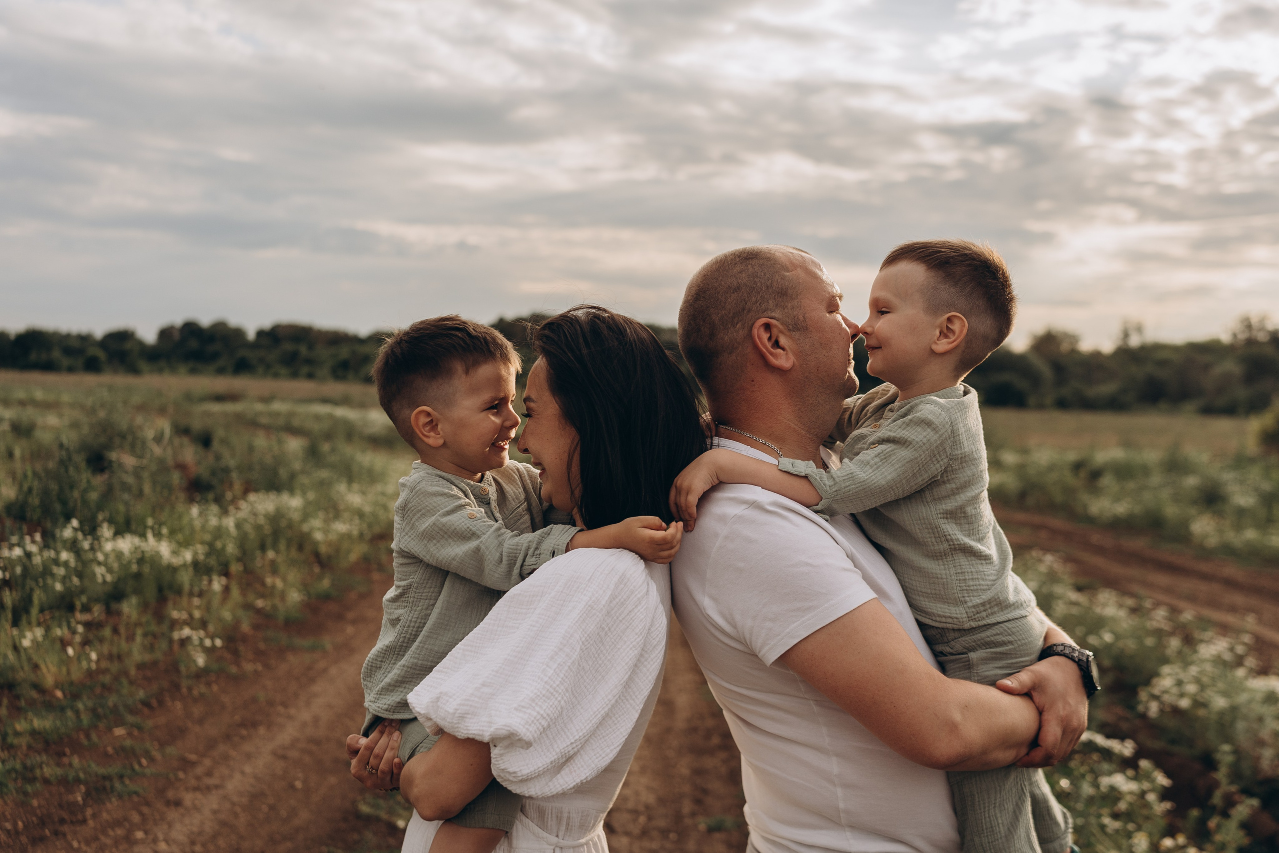 Лето. Ромашки. Семья. Семейный и домашний фотограф в Уфе Ирина Гарасюта