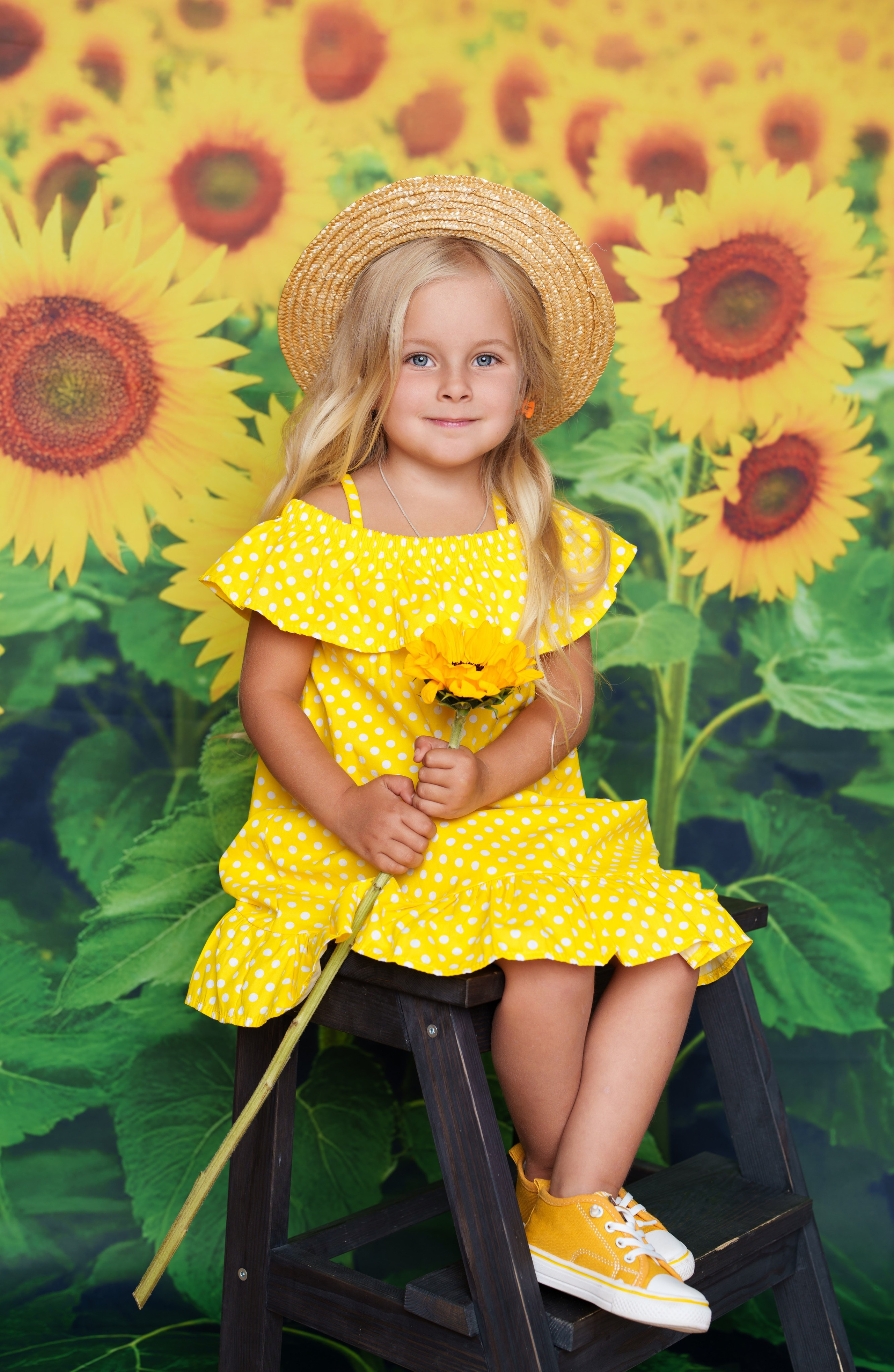 Подсолнухи. Стильные выпускные альбомы, детские фотосессии, сюжетные фотографии