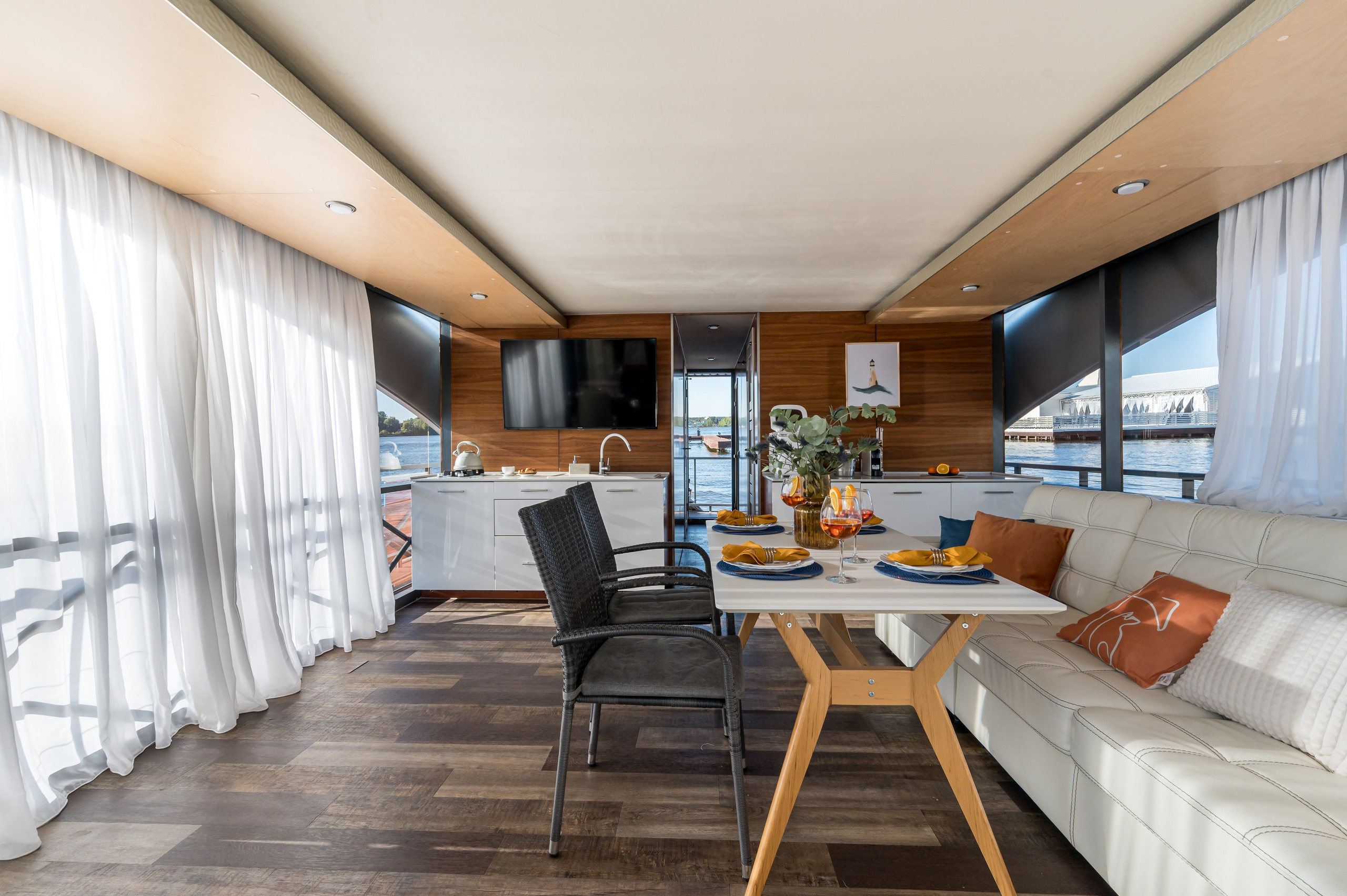 Хаусботы для вечеринок и бизнес-встреч. Интерьерный Фотограф Москва Криста FLY Труфанова