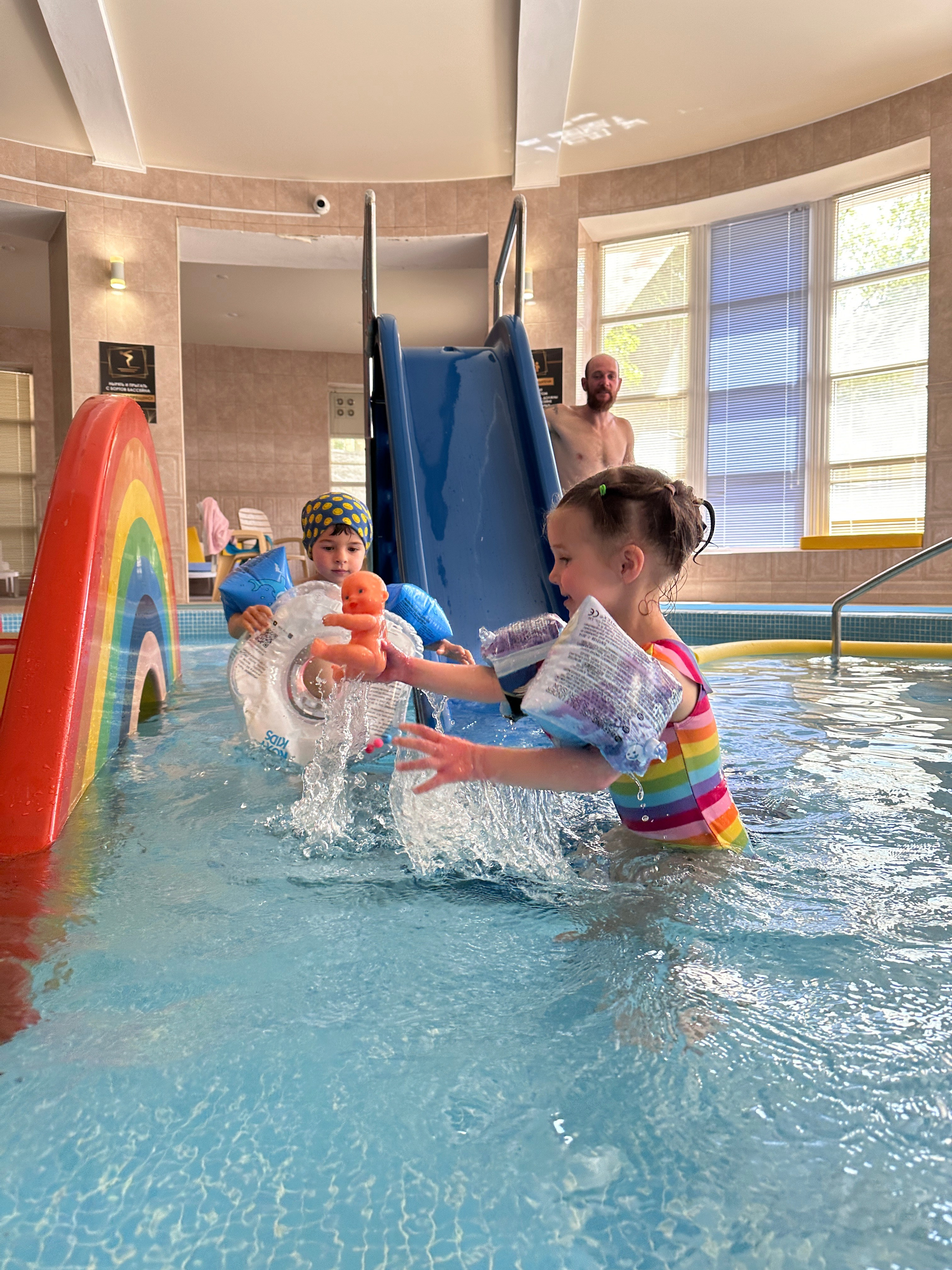 Дети. Смотри, красота!