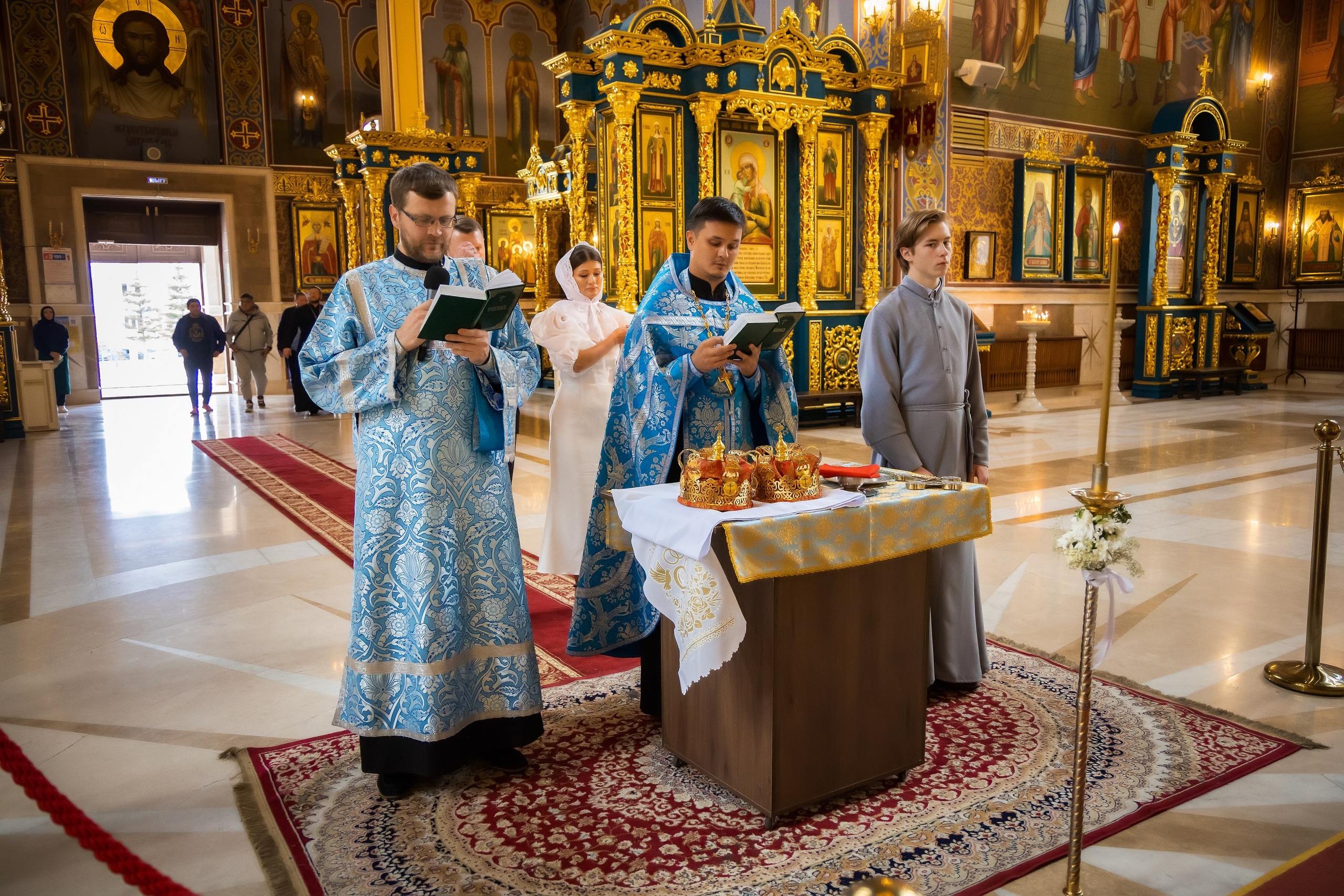 В Храме. Семейный и Свадебный фотограф в Астане Александр Астапов