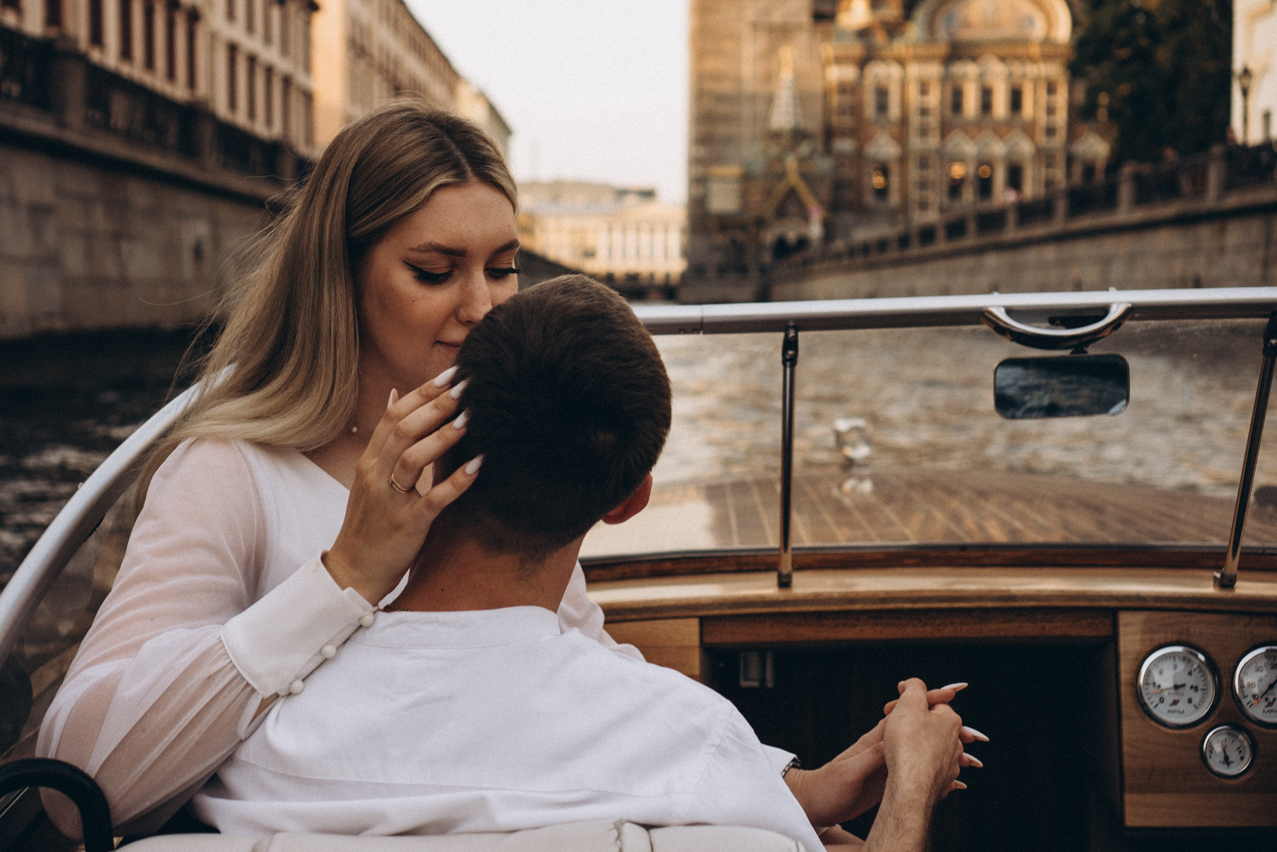 СВАДЕНБНАЯ СЬЕМКА НА КАТЕРЕ ПО КАНАЛАМ САНКТ-ПЕТЕРБУРГА И В АКВАТОРИИ НЕВЫ. Профессиональный фотограф, Санкт-Петербург — Виктория Богомолова