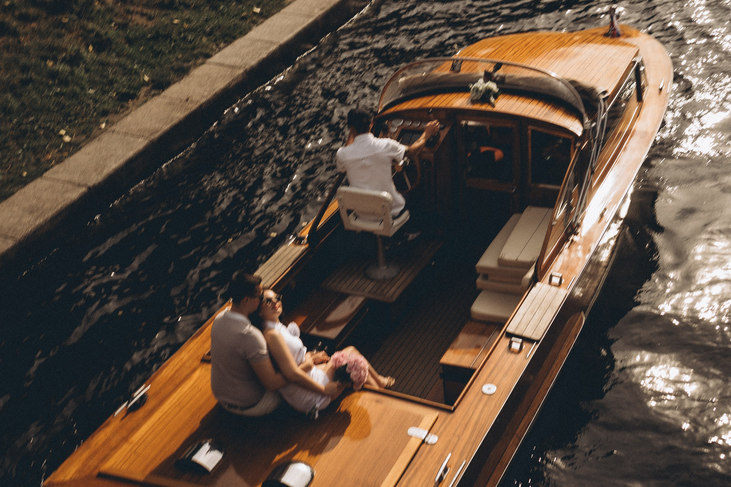 СВАДЕНБНАЯ СЬЕМКА НА КАТЕРЕ ПО КАНАЛАМ САНКТ-ПЕТЕРБУРГА И В АКВАТОРИИ НЕВЫ. Профессиональный фотограф, Санкт-Петербург — Виктория Богомолова